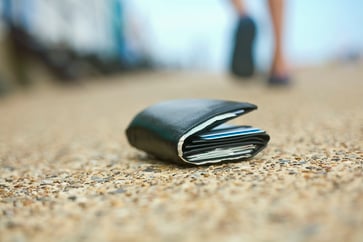 Experts advise on safeguarding identity and funds after losing a wallet.