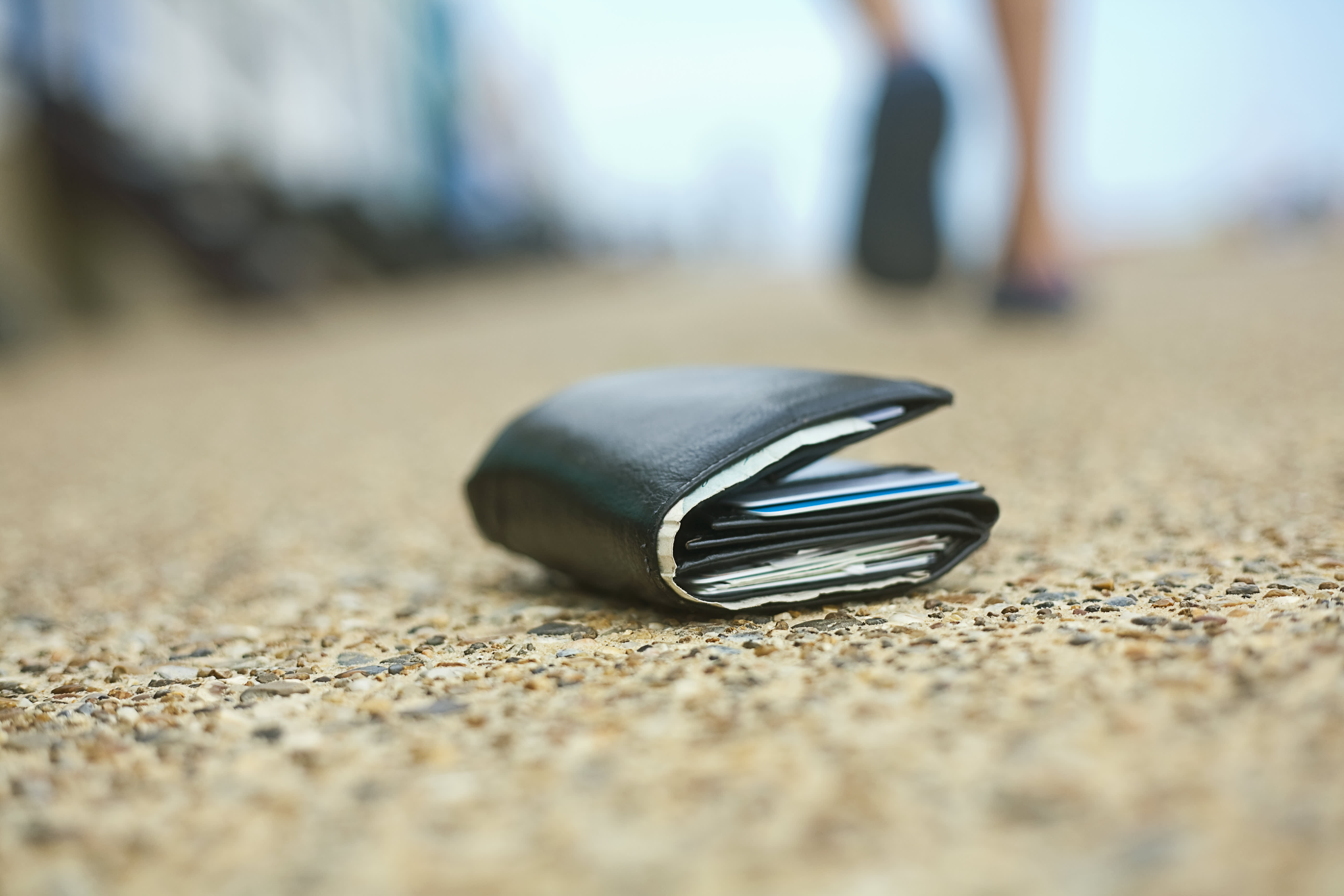 Experts advise on safeguarding identity and funds after losing a wallet.