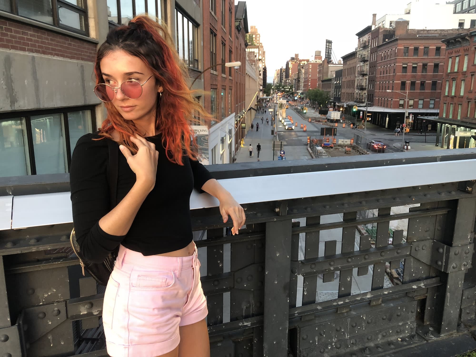 This 25-year-old freelancer earned six figures in just six months by leveraging Fiverr.