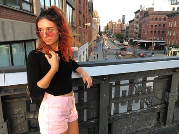 This 25-year-old freelancer earned six figures in just six months by leveraging Fiverr.