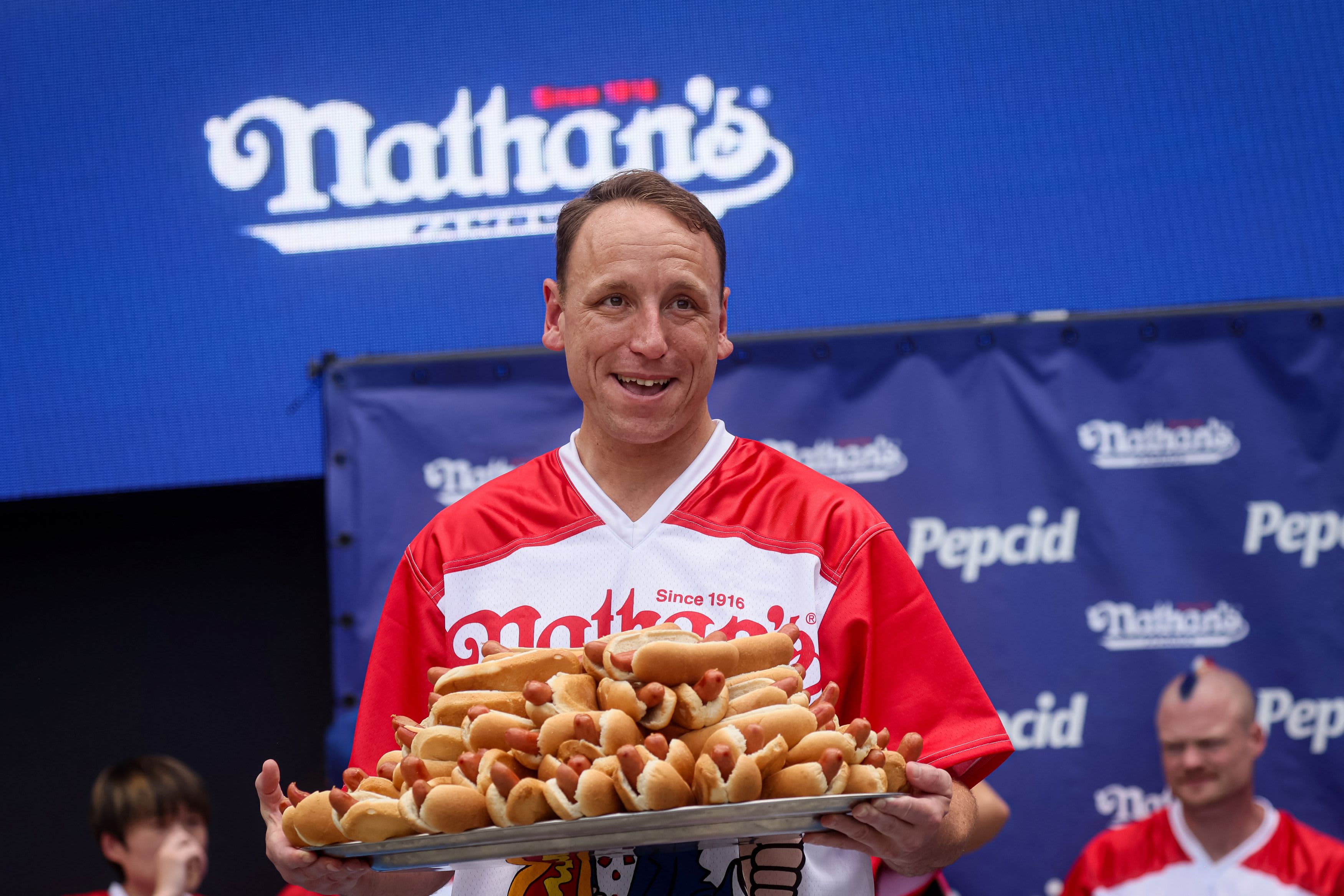 Netflix to broadcast Labor Day hot dog eating contest featuring Joey Chestnut and Takeru Kobayashi.