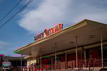 The dollar store in the United States is facing financial difficulties.