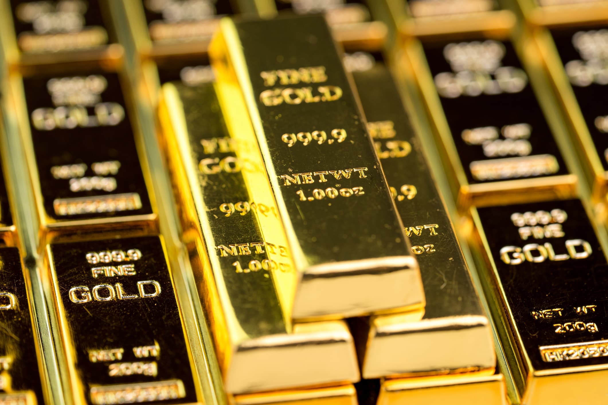 Trump's victory leads to gold's decline as investors shift towards stocks and cryptocurrencies.