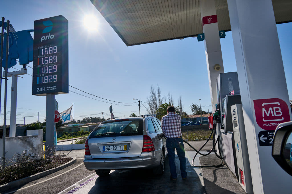 If oil prices continue to rise, there is a possibility of a recession, analysts caution.