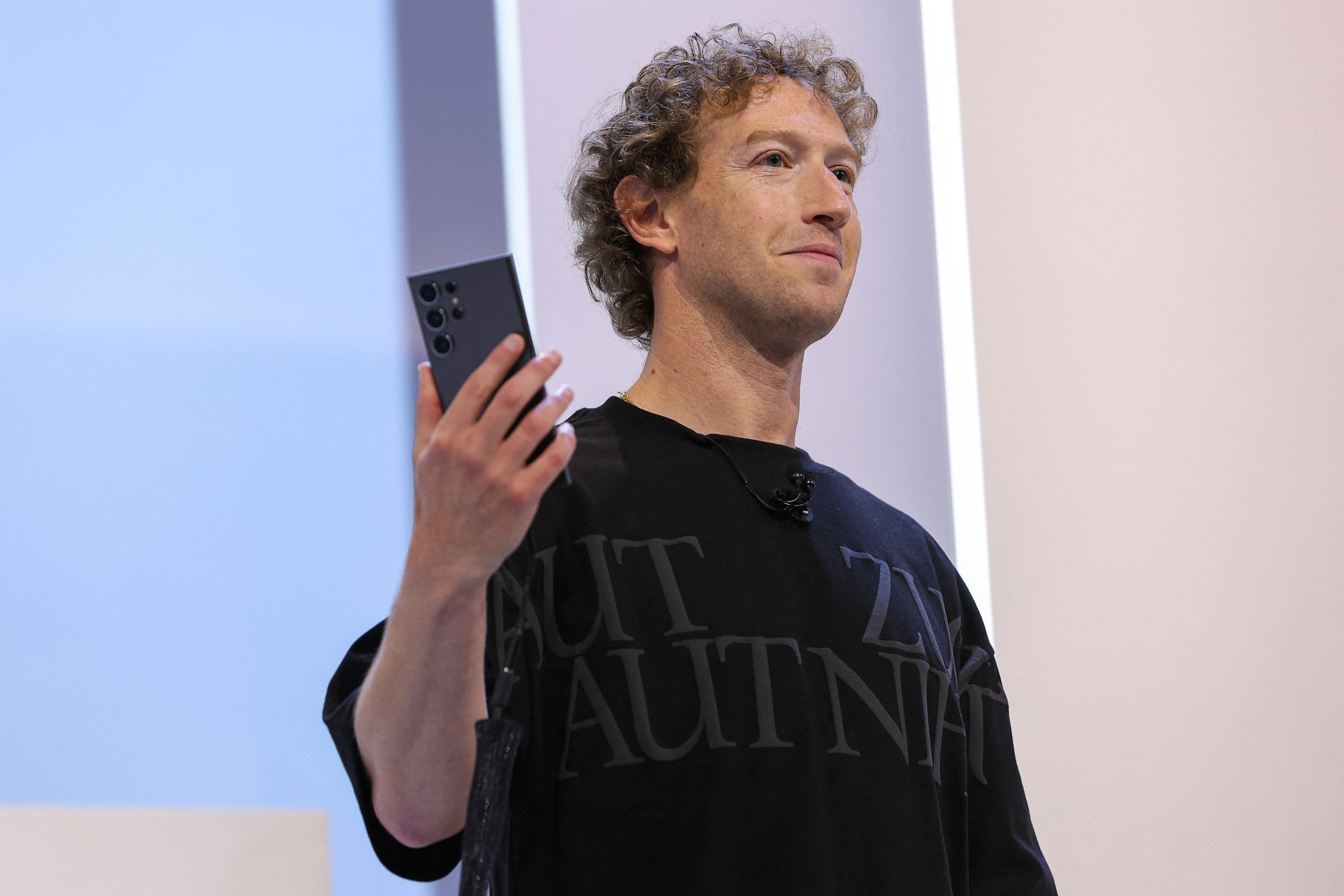 Zuckerberg reveals that Meta's Threads micro-blogging app has 275 million monthly users.