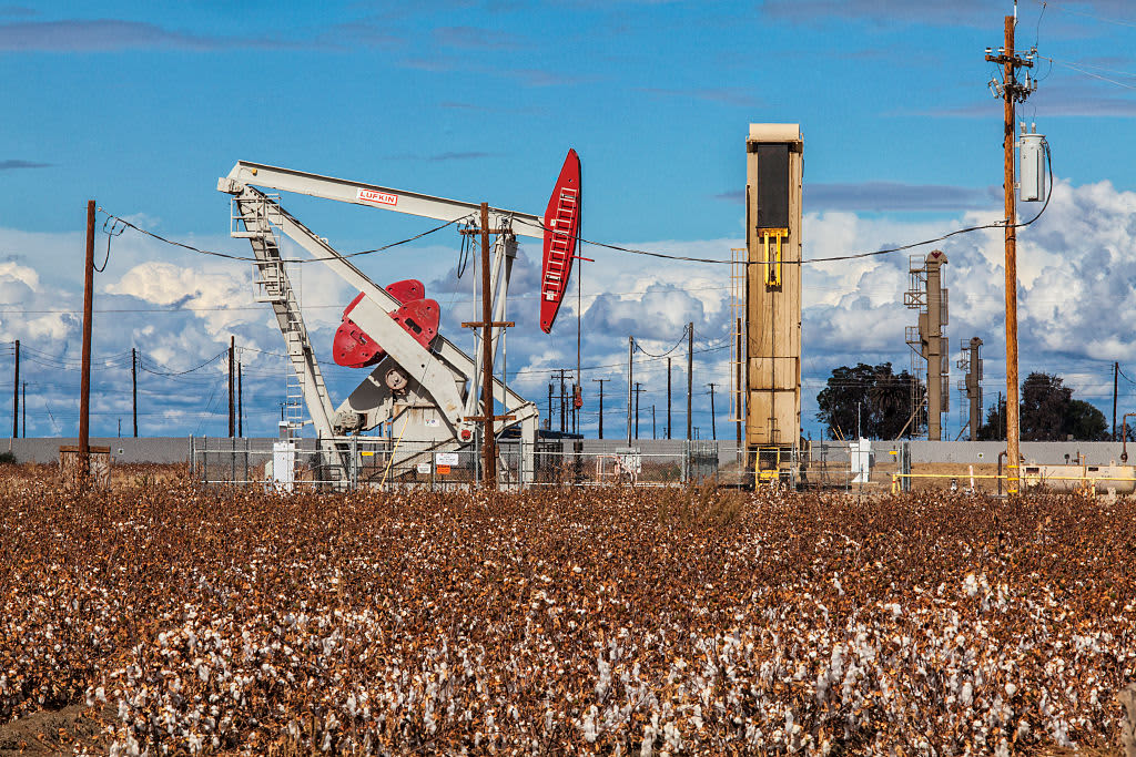 After reaching highs due to Russia's invasion of Ukraine, oil prices decline.