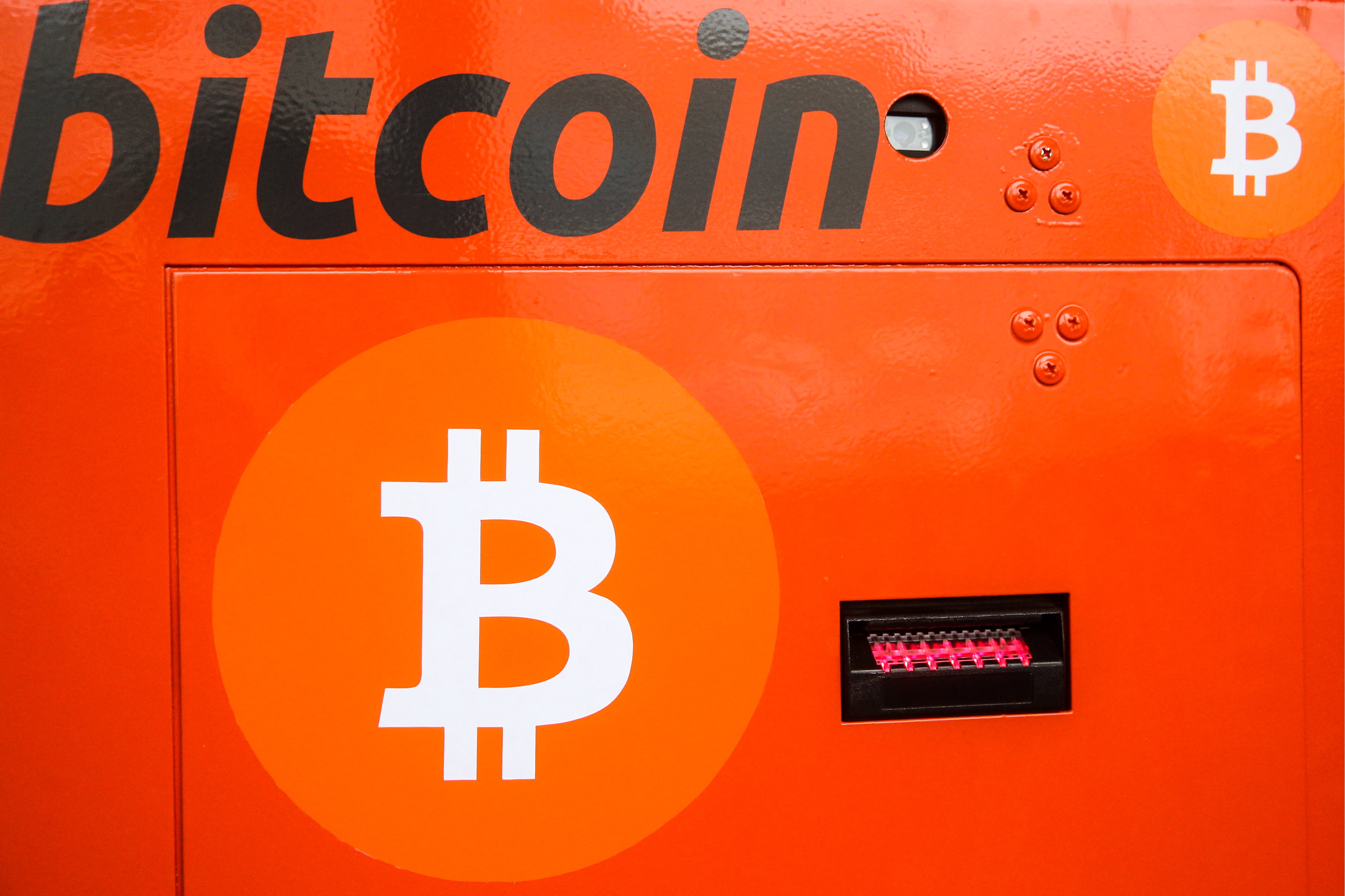 Mark Mobius, a seasoned investor, discusses the reasons behind bitcoin's surge during the Ukraine crisis.