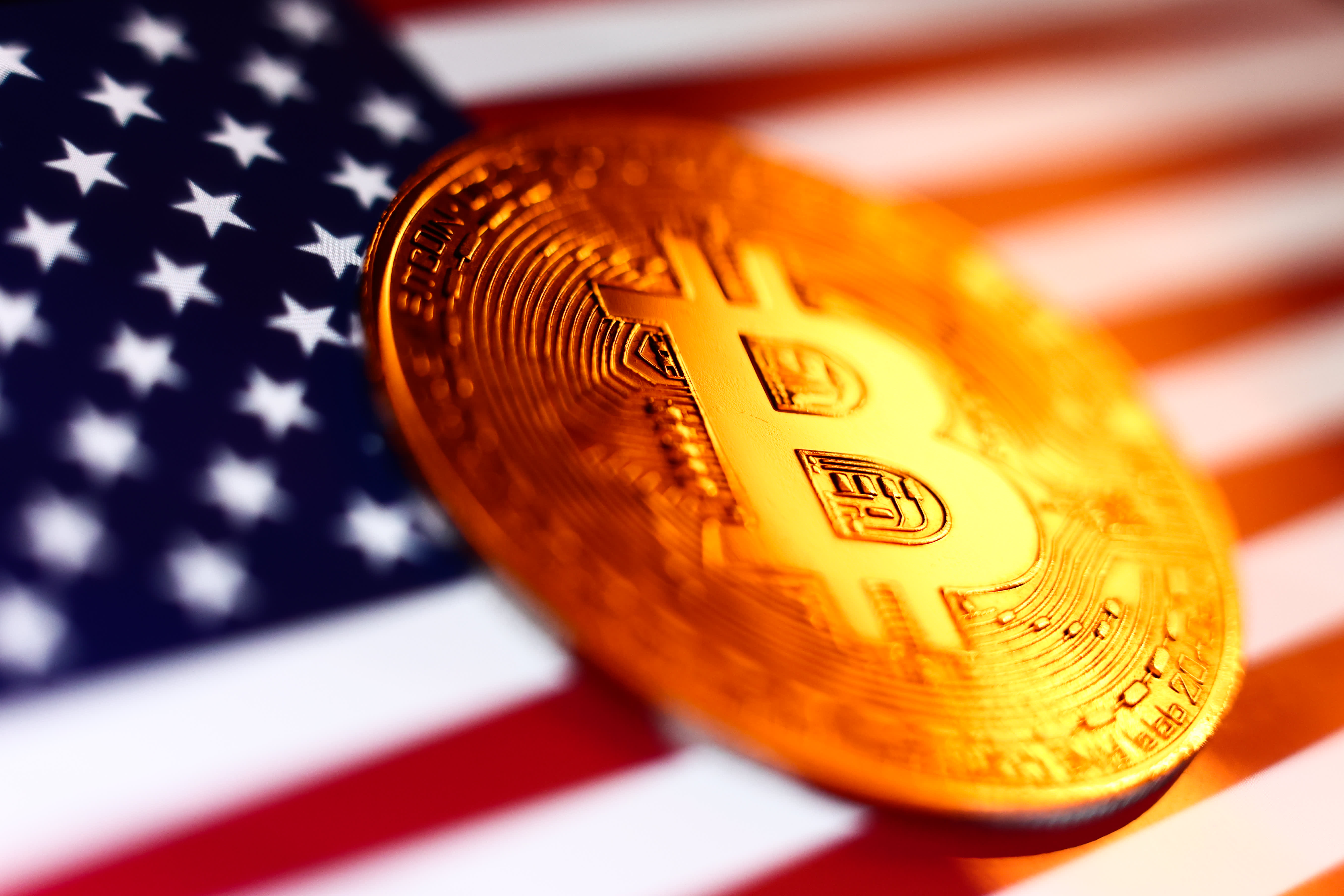 Crypto executive order reportedly planned by Trump leads to Bitcoin price increase.