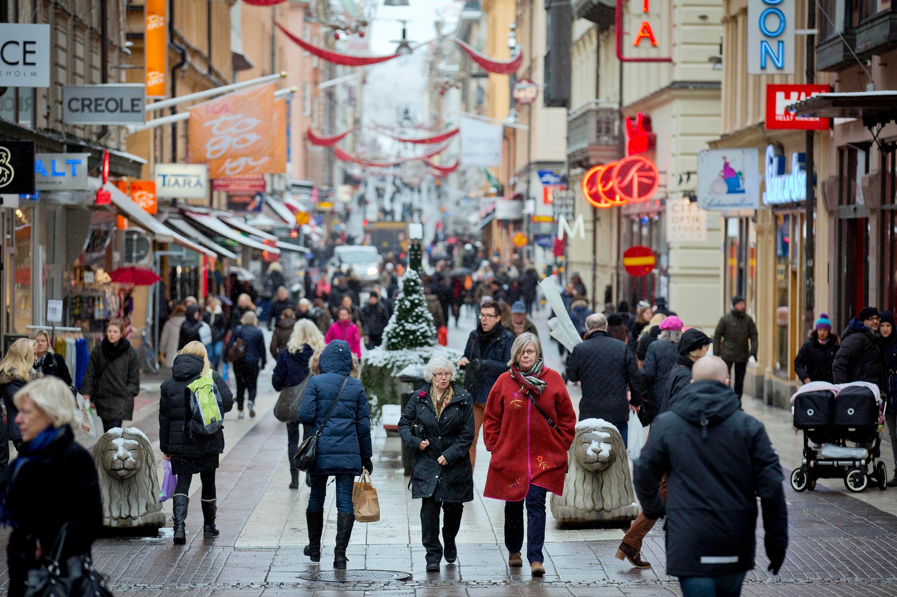 European stock markets begin with mixed openings as market uncertainty persists.