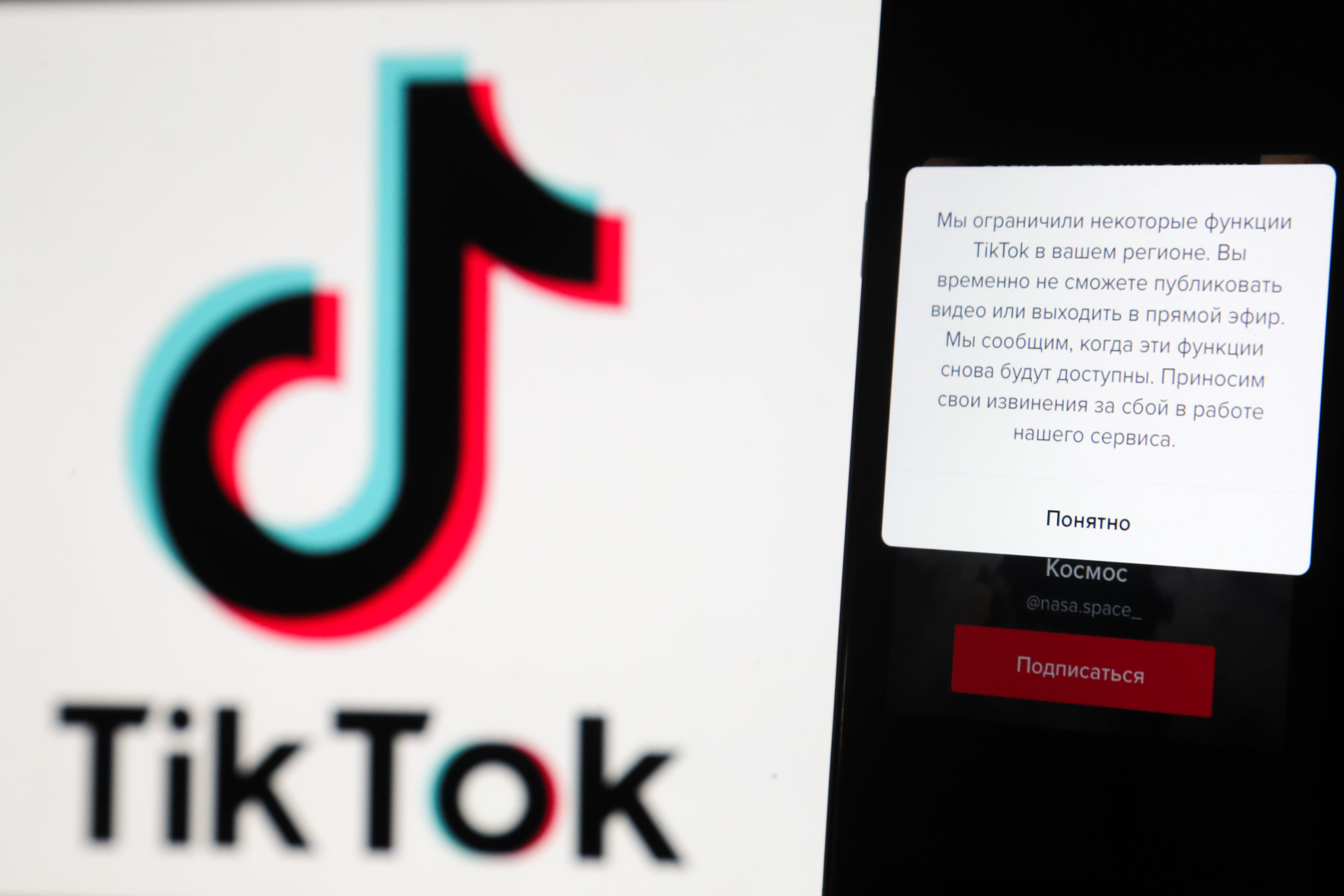 TikTok divestiture is unanimously backed by the house committee.