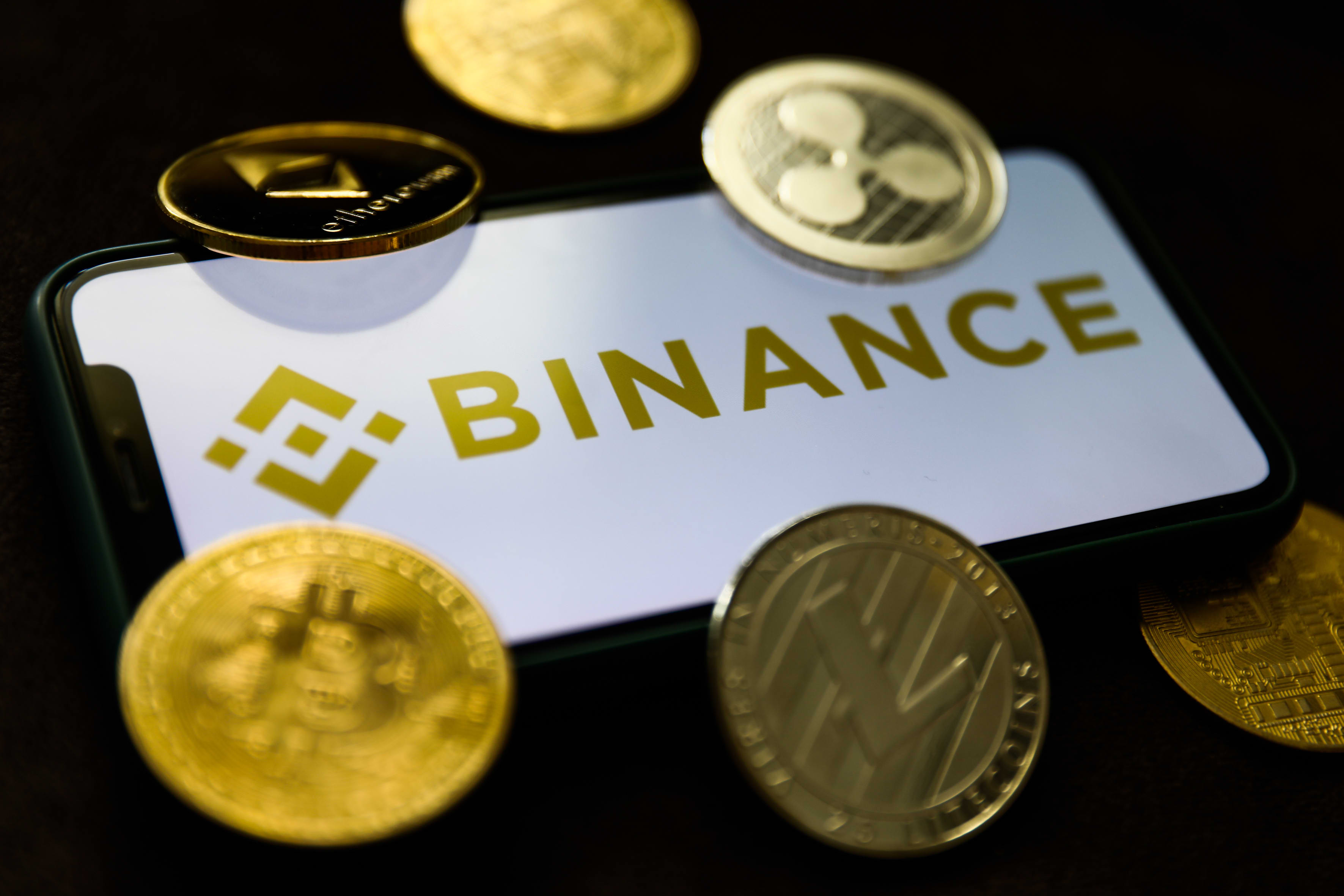 Despite Ukraine's request, Binance, the world's largest cryptocurrency exchange, will not completely block all Russian accounts.