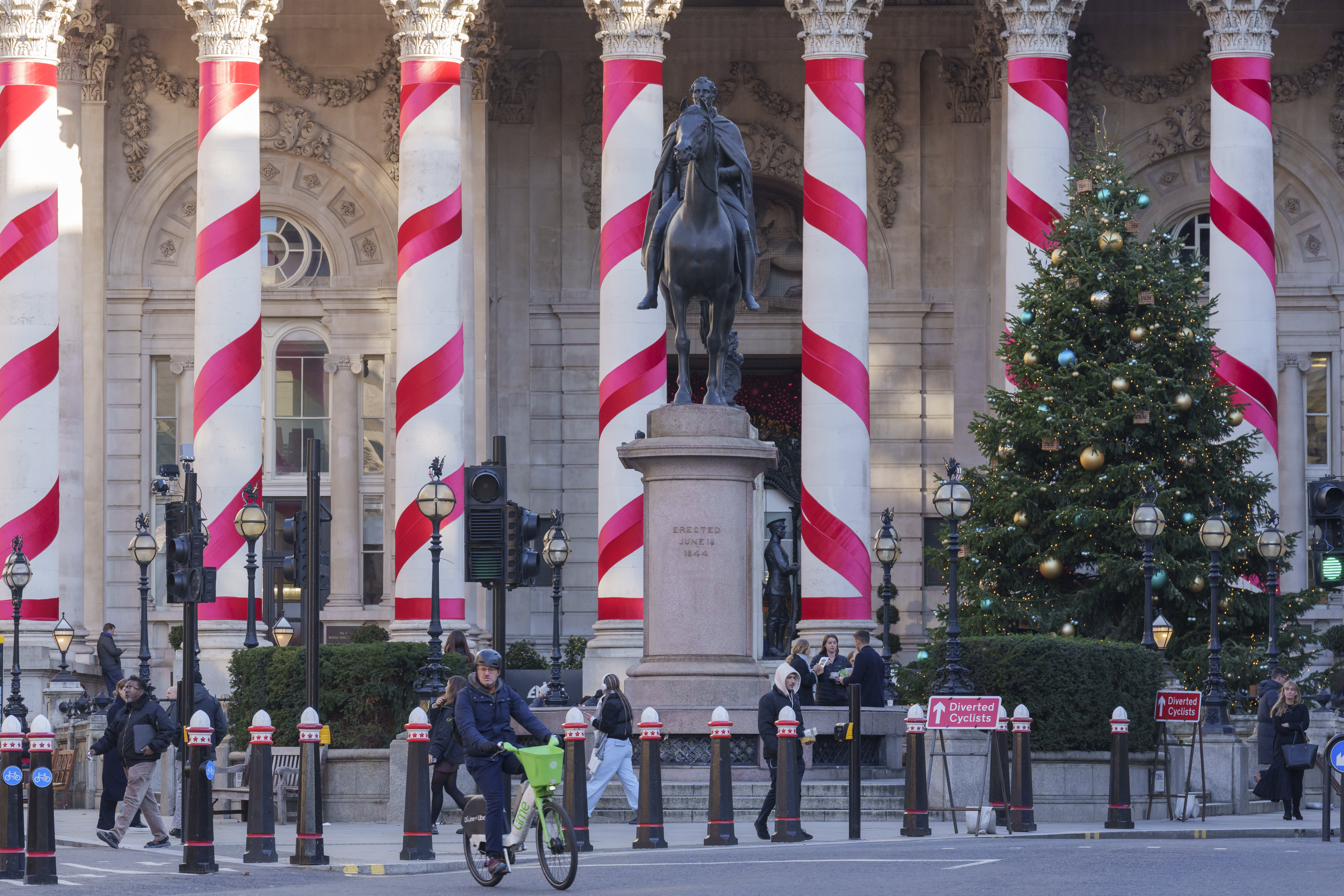 Inflation in the UK hits 2.6% in November, as predicted.