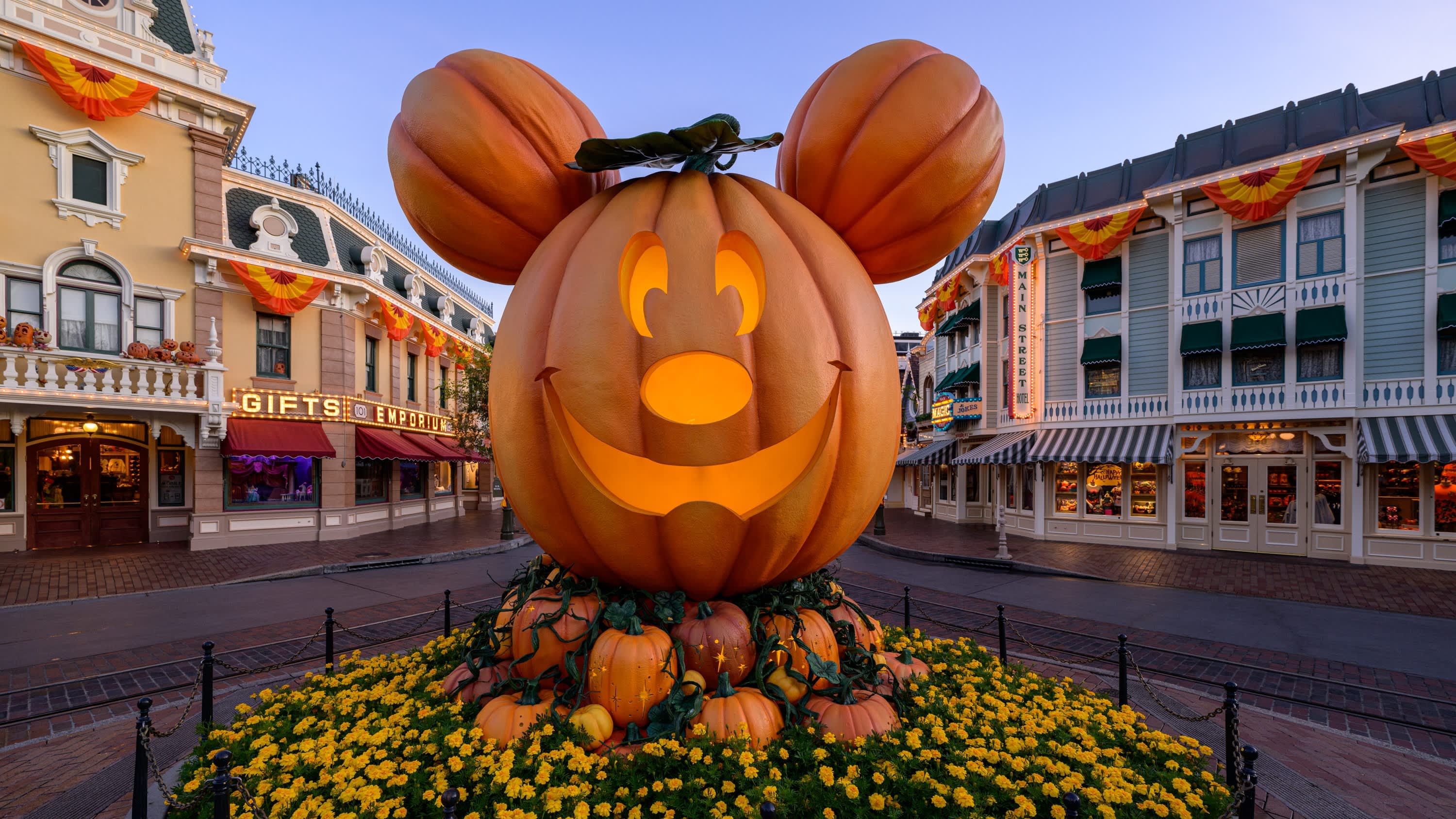 Disney's Parks: Transitioning from Halloween to Holidays