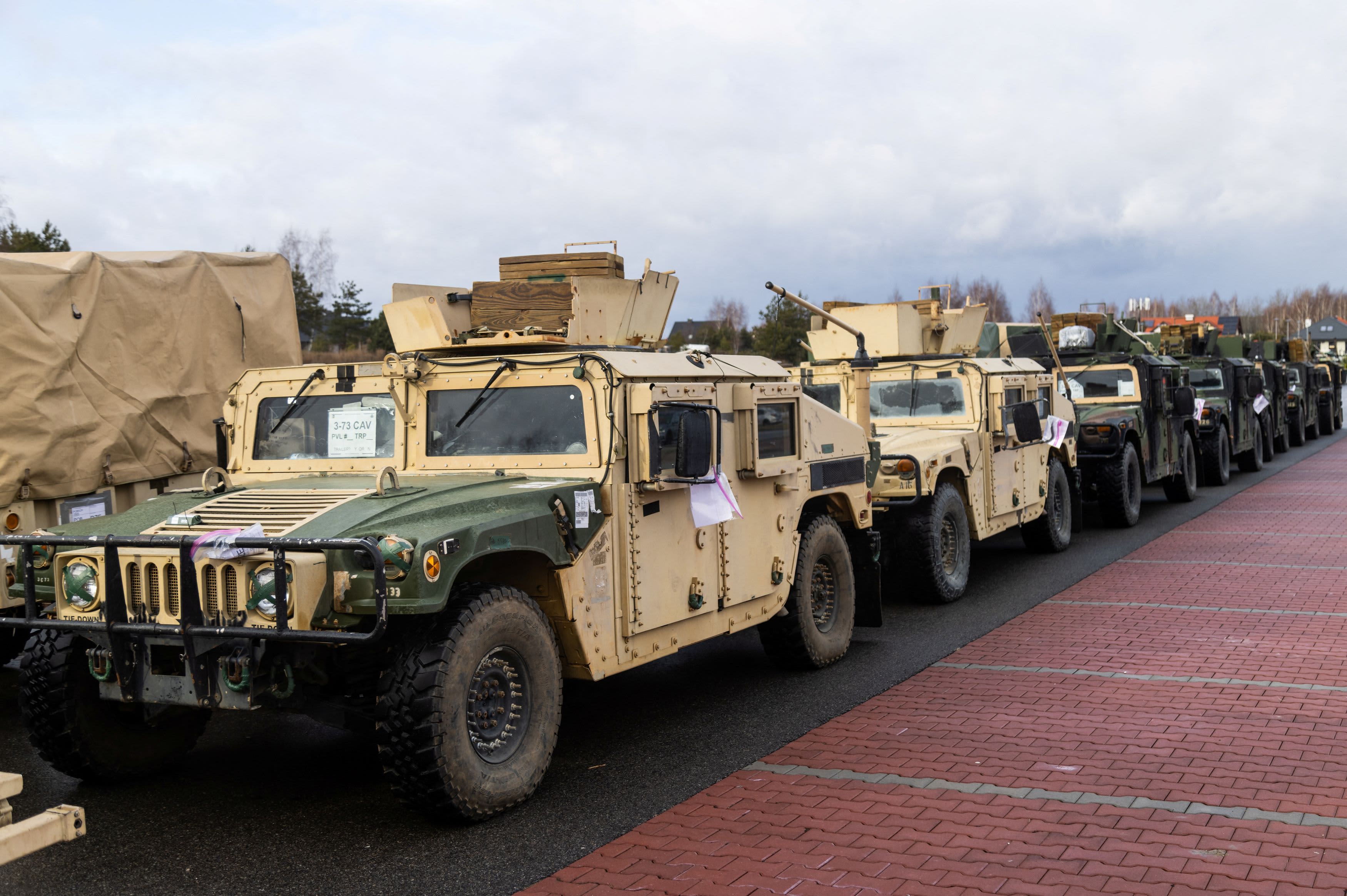 The Biden administration approves an additional $800 million in military aid for Ukraine.