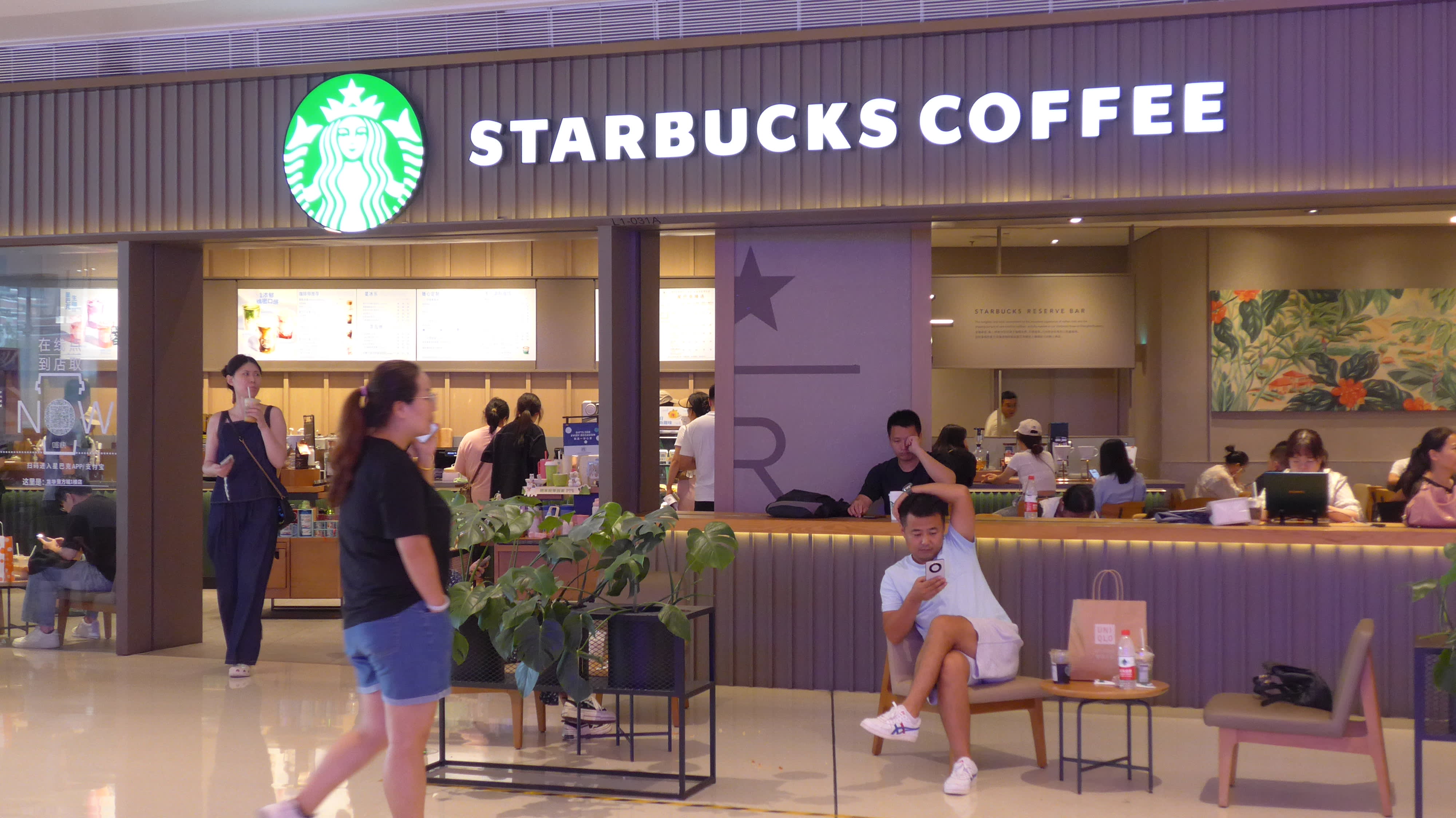 Starbucks offered Elliott a better deal than it initially requested after its monthslong campaign.