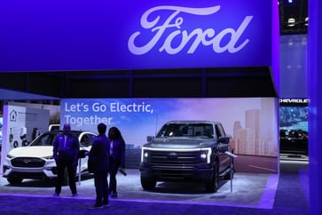 Ford postpones the launch of a new EV plant and scraps plans for an electric three-row SUV.