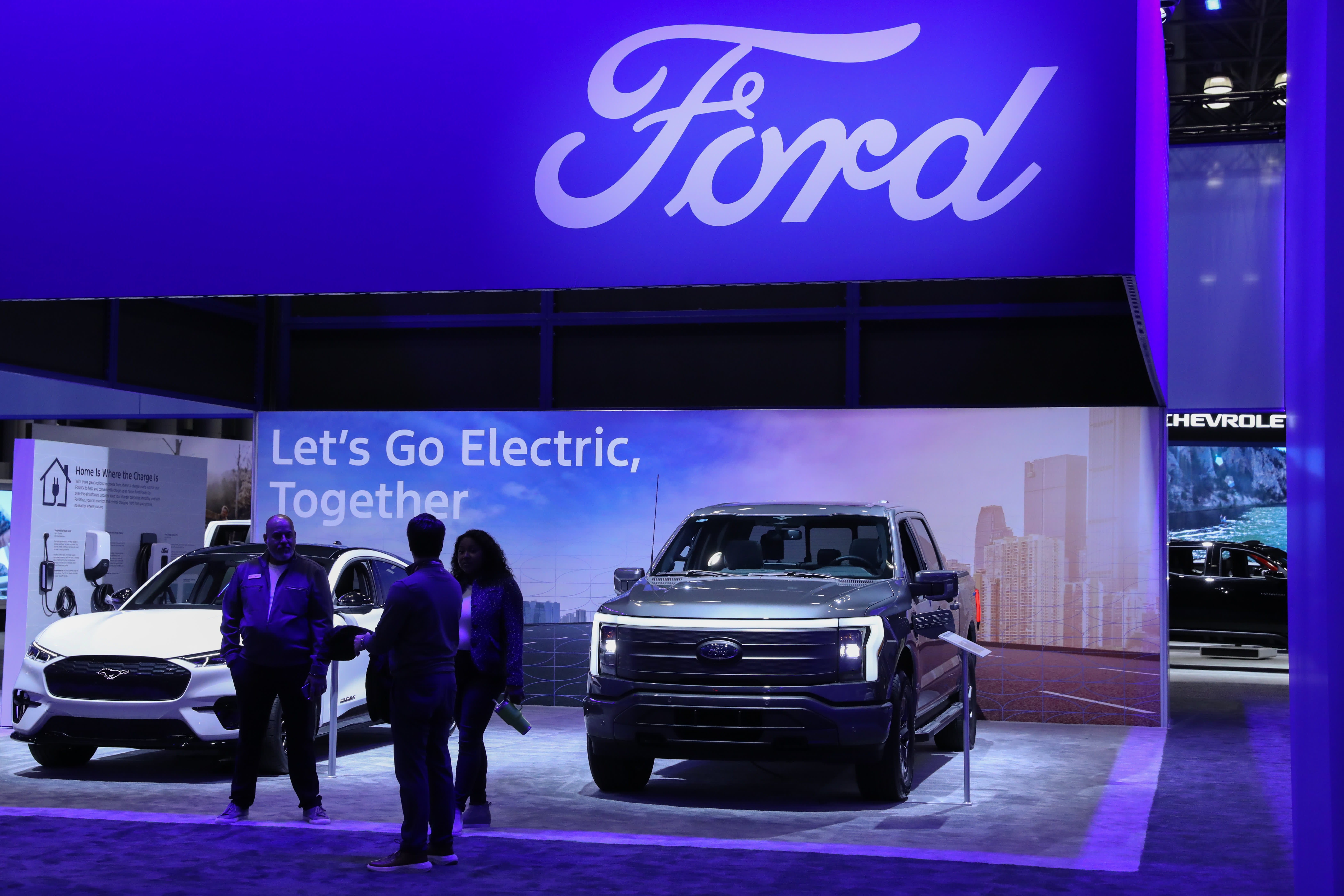 Ford postpones the launch of a new EV plant and scraps plans for an electric three-row SUV.