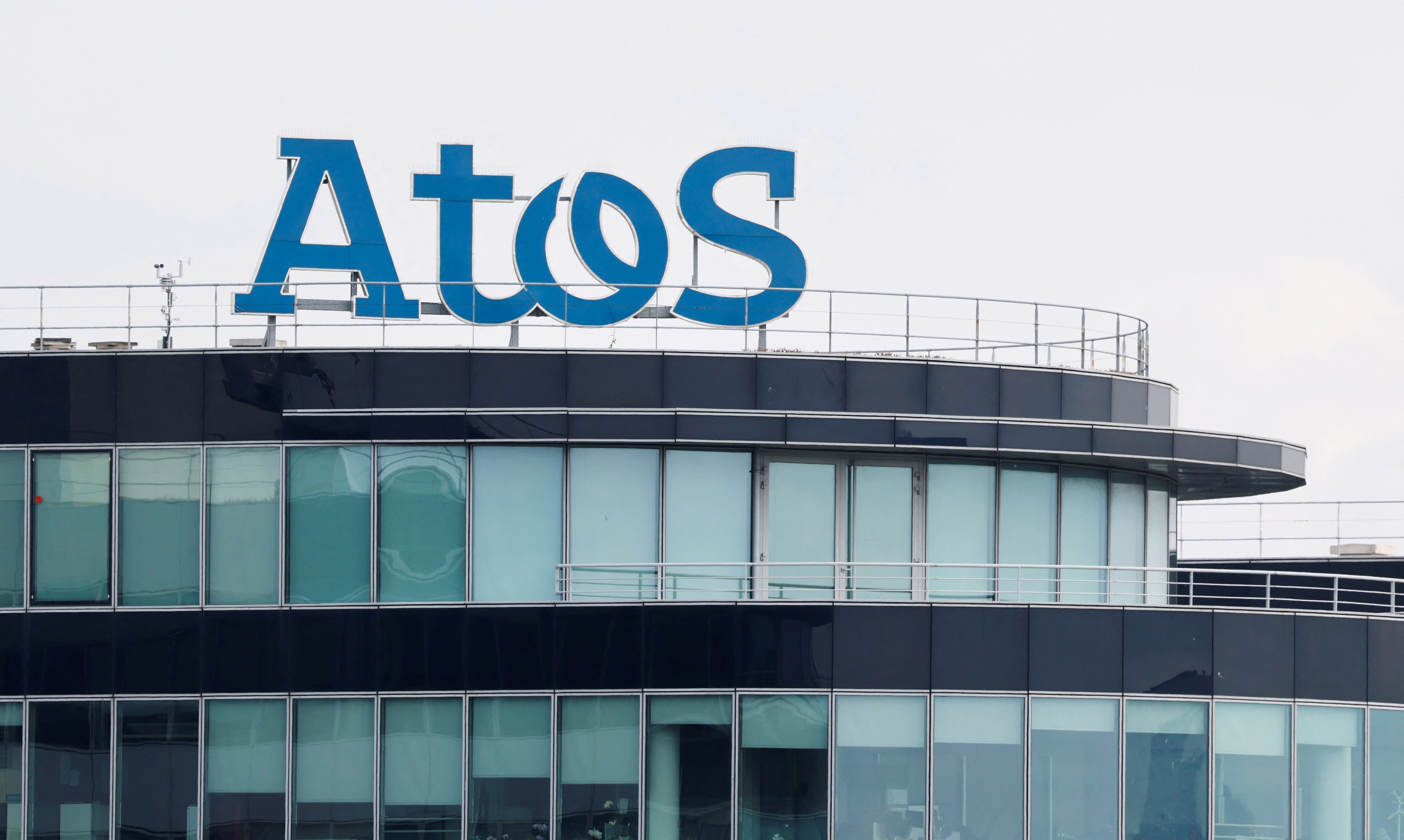 Atos, a French IT firm, experiences a 12% decline and significant share dilution after opting for a rescue deal.