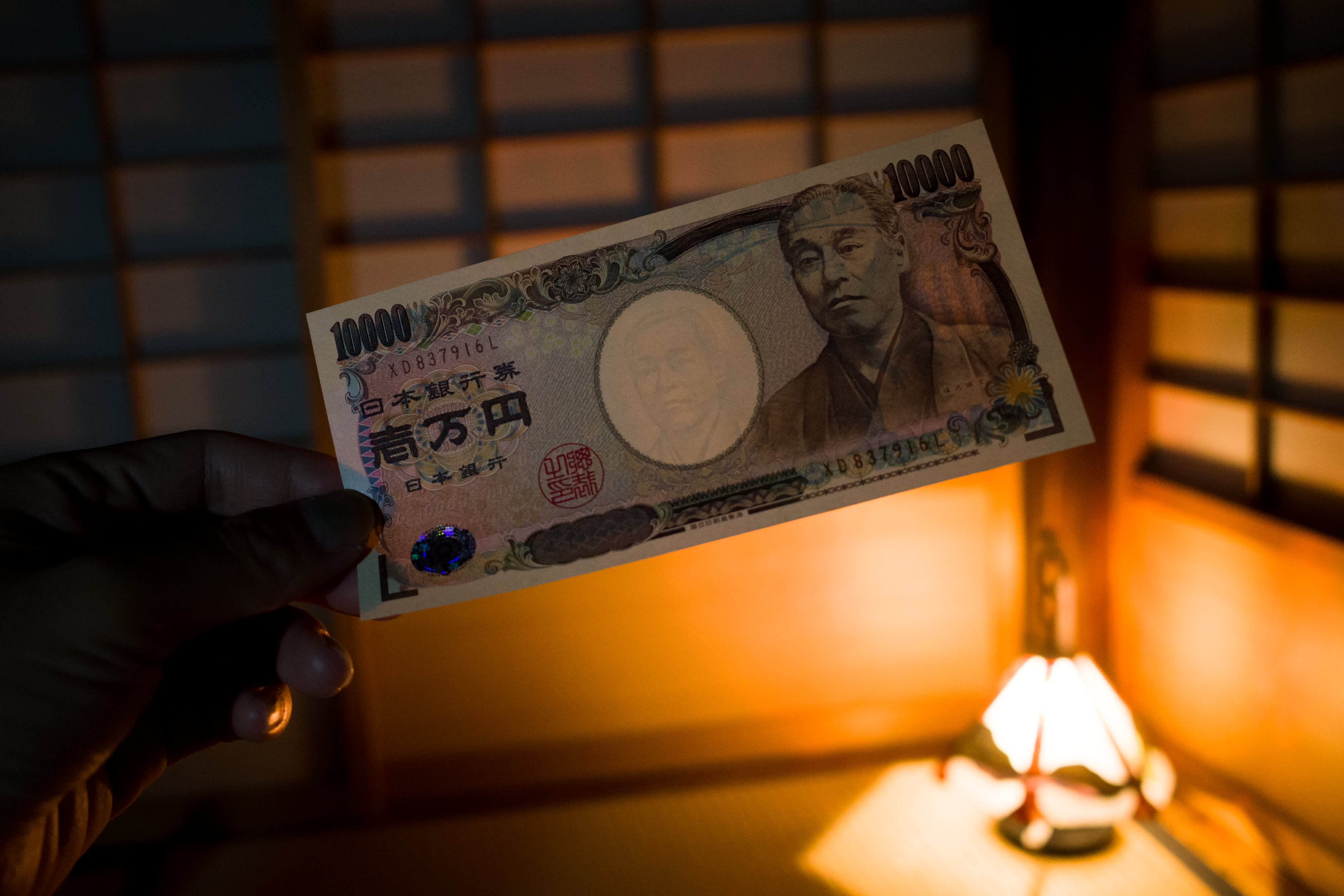 David Roche states that Japan does not desire a weak yen, but rather a stable currency.