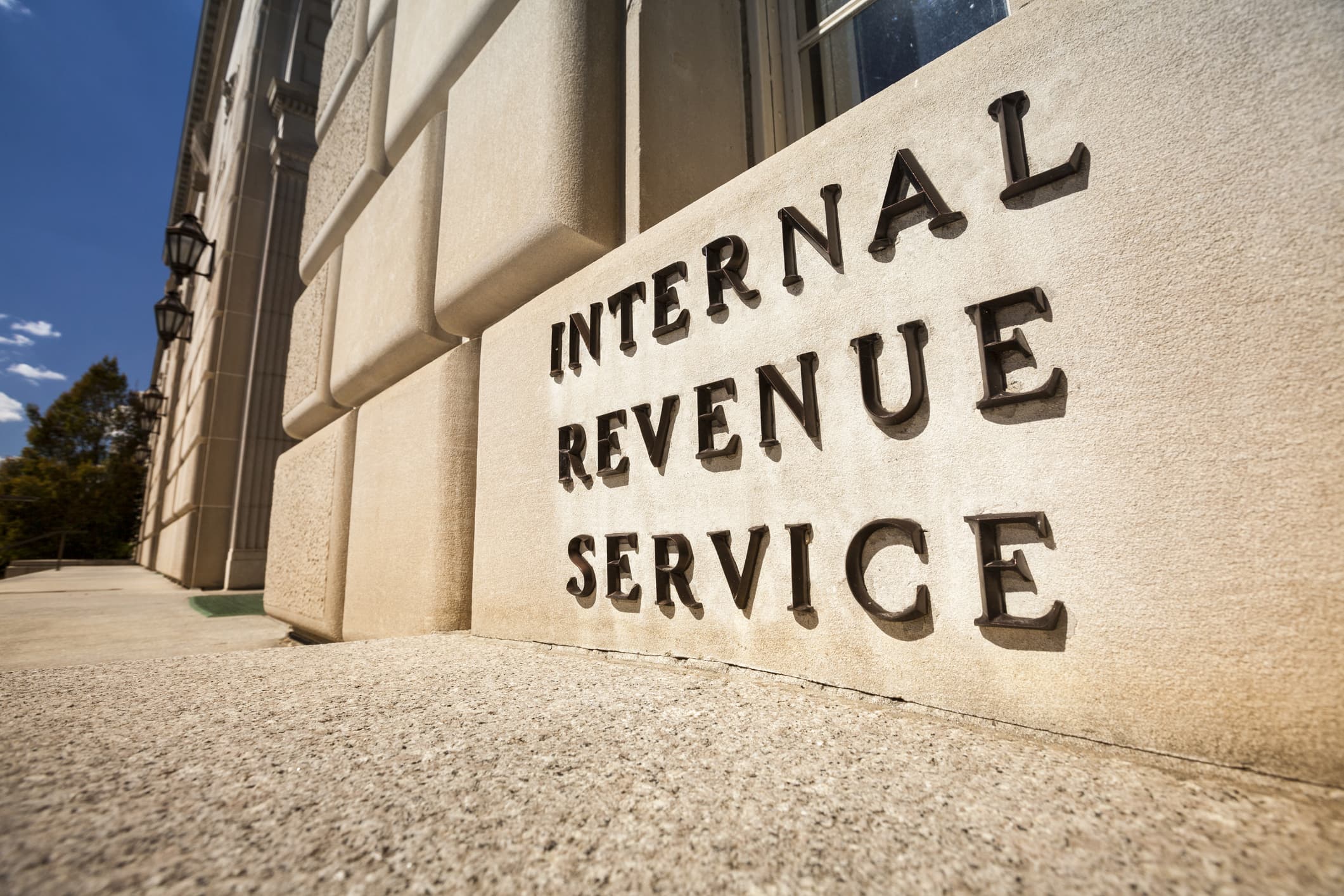 The IRS sets 2025 401(k) contribution limits.