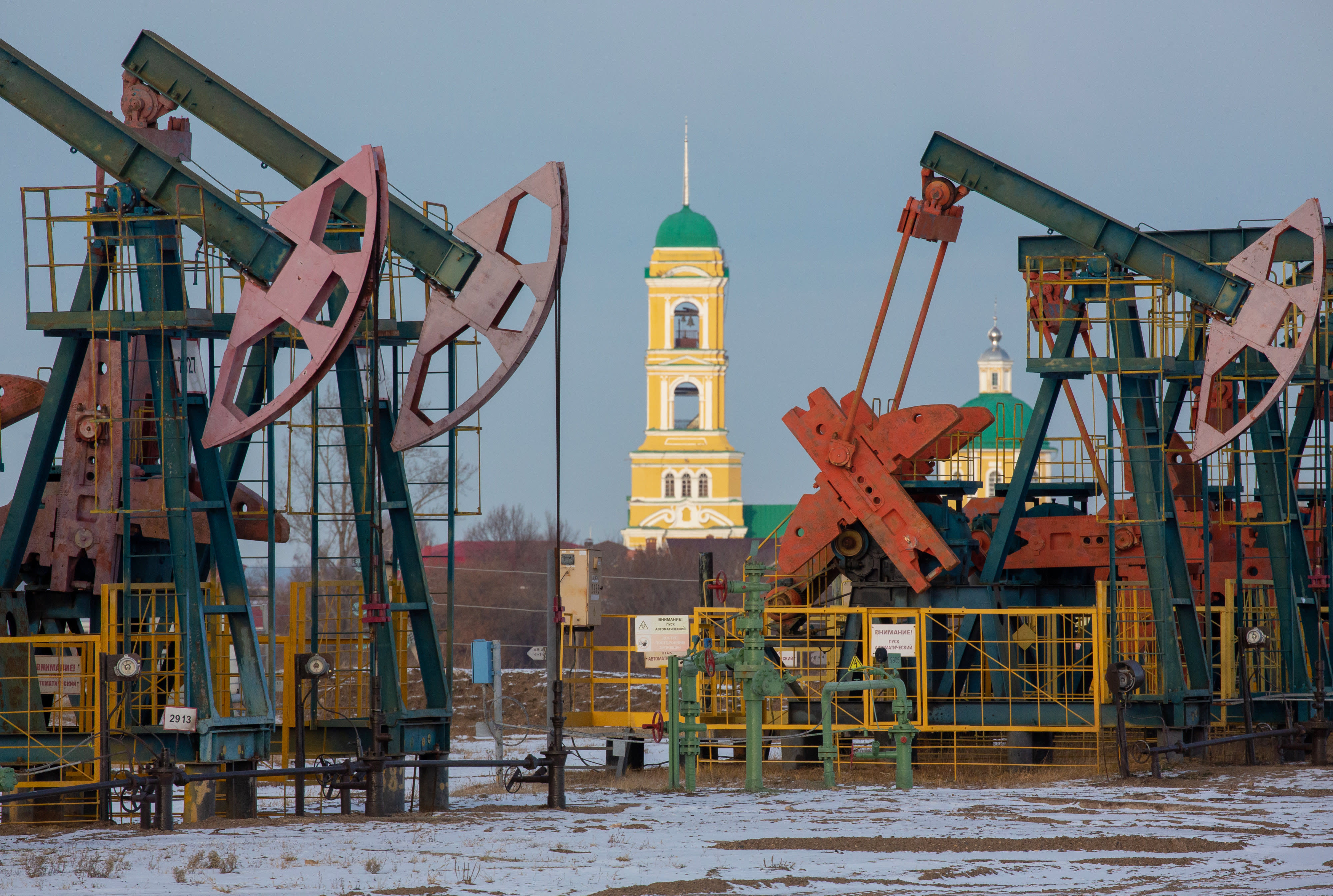 The price of oil in the U.S. increases by 11% to $106 a barrel, reaching a 7-year high due to Russia's attack on Ukraine.