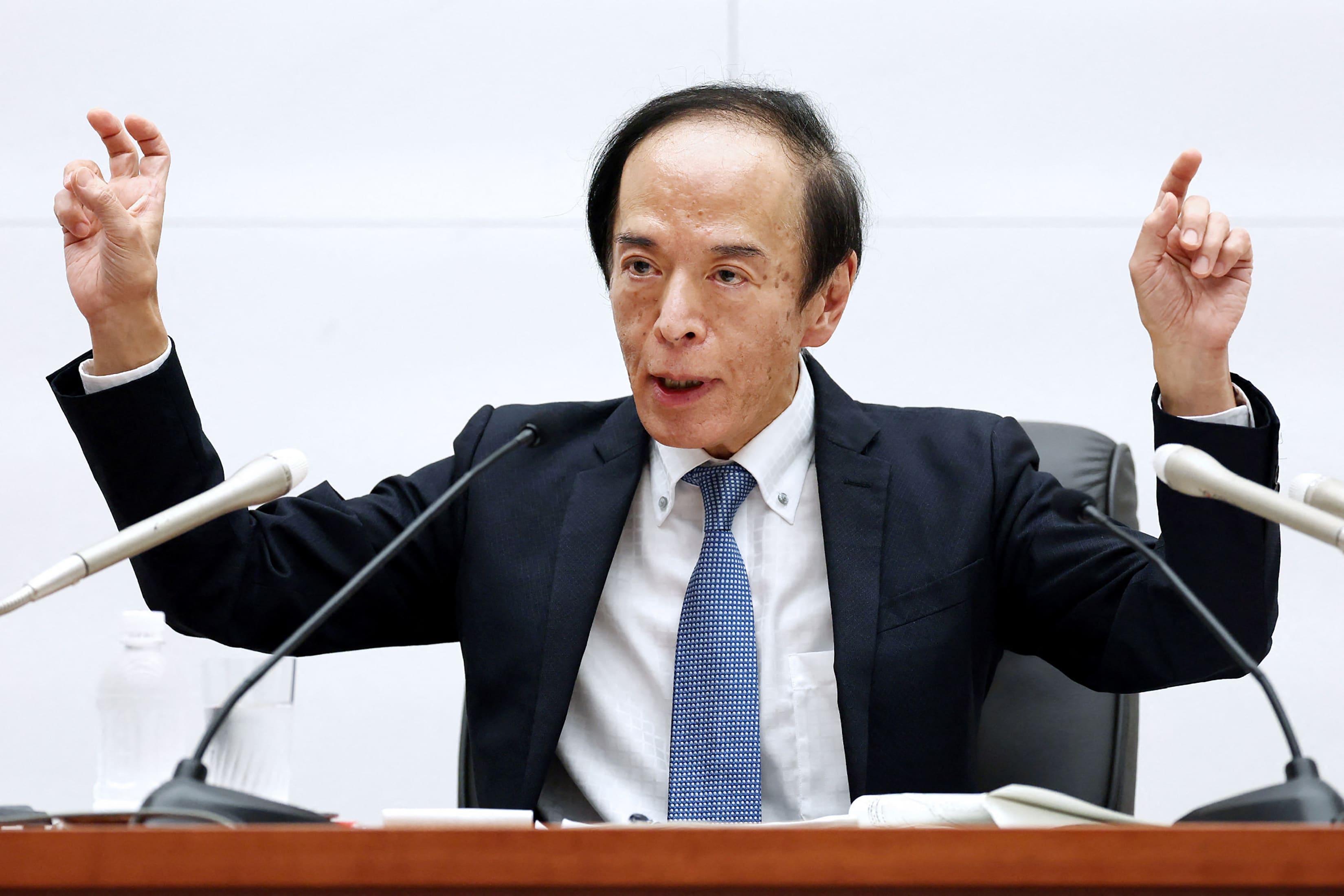 The Bank of Japan maintains its ultra-easy monetary policy and expects to achieve a 2% inflation target.