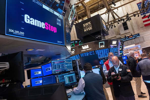 Sales and Losses at GameStop: A 29% Decline and $32 Million Shortfall in the First Quarter