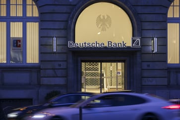 Deutsche Bank's settlement offer in the Postbank suit is being criticized by a lawyer.