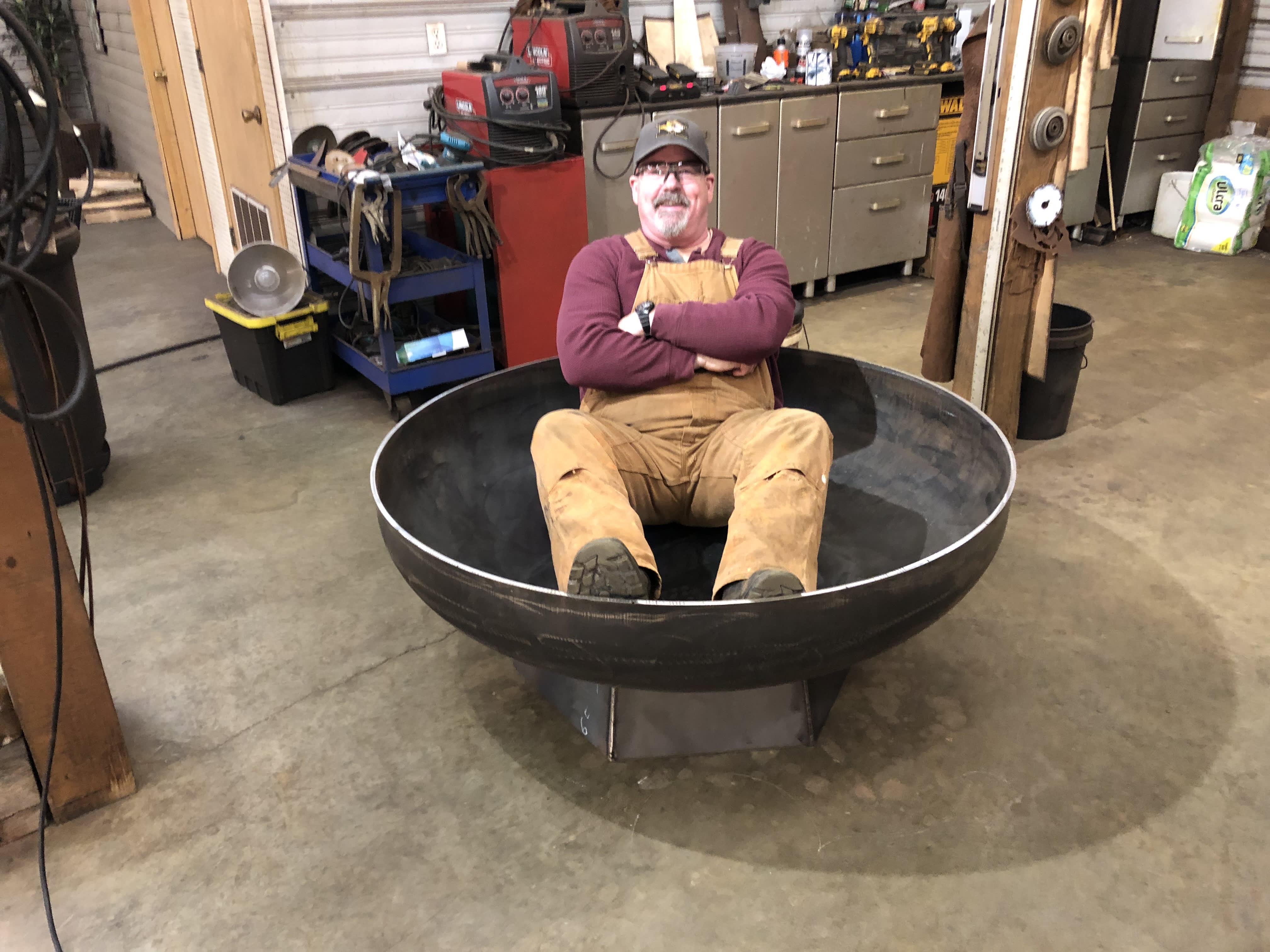 Four successful individuals share their tips on starting a profitable side hustle: 'You don't have to settle for mediocrity.'