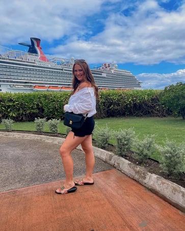 For years, a 23-year-old has lived on and off cruise ships: "It's been the worst time of my life."