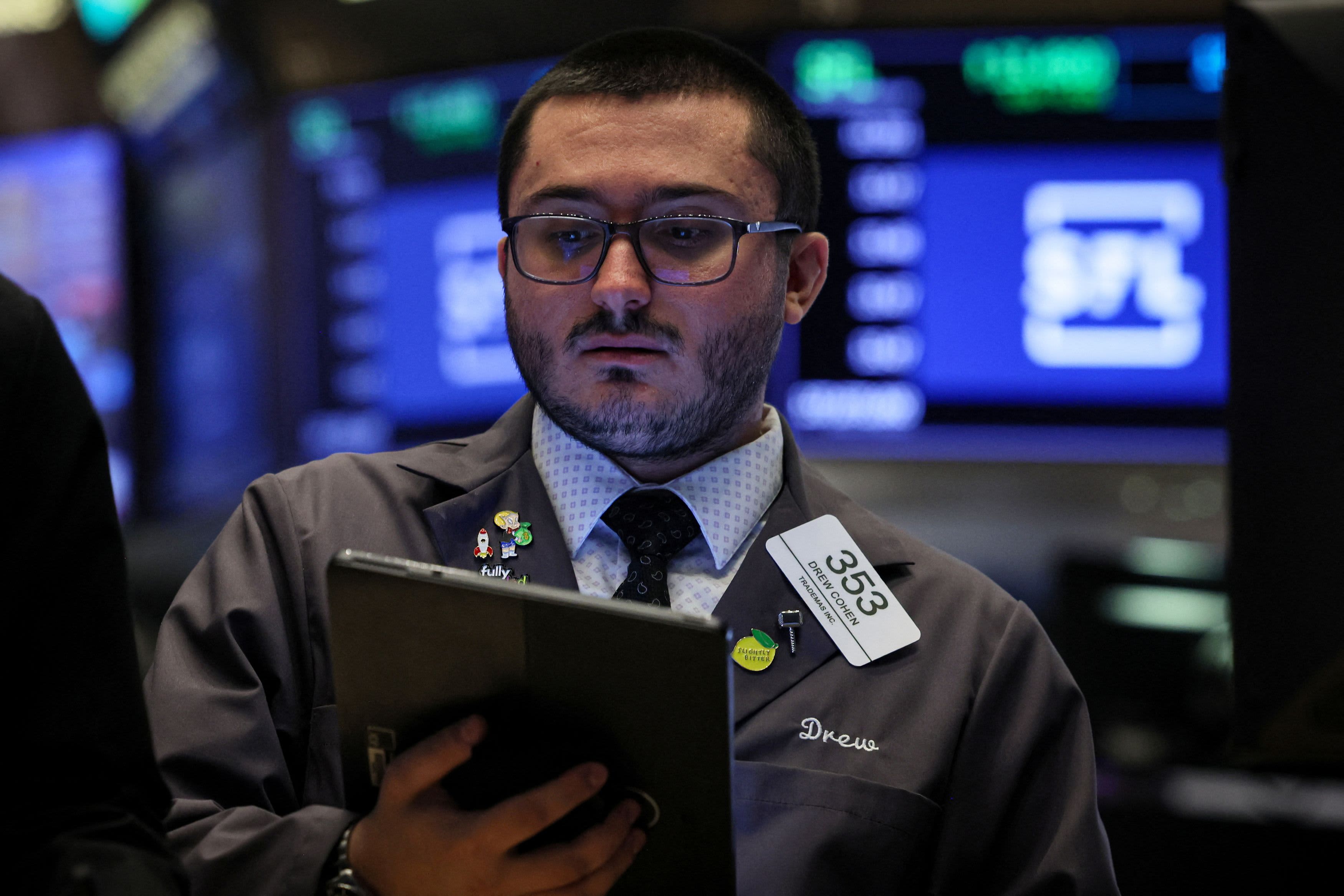 Global chip stocks stabilize, leading to a positive open in European markets.