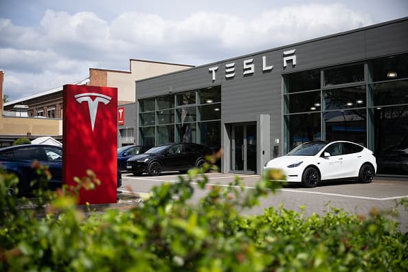 The European Union reduces planned tariffs on Tesla EVs and other Chinese companies.