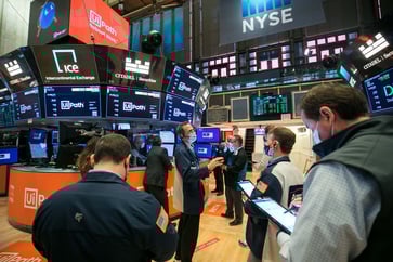 UiPath's stock price drops 25% due to poor market forecast.