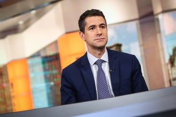 This month, JPMorgan's top economist recommends that the Fed reduce interest rates by half a point.