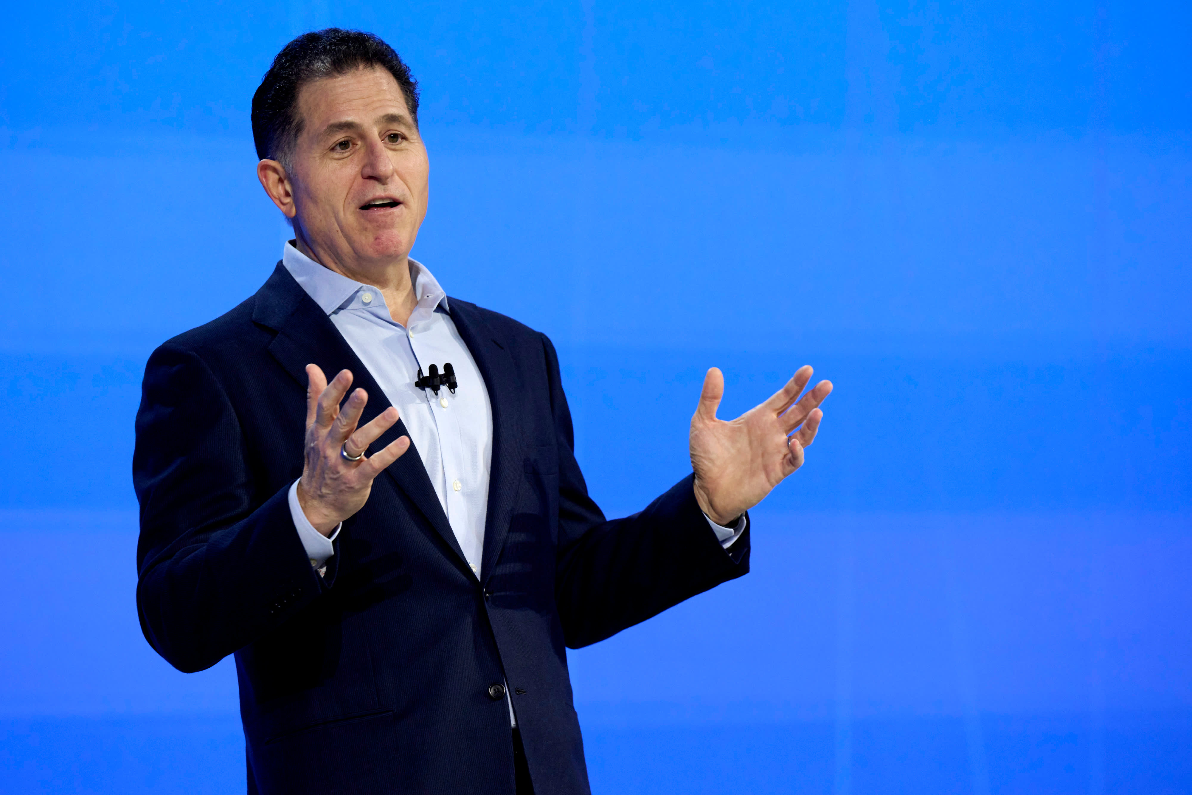 Despite growth in AI sales, Dell's revenue remains light.