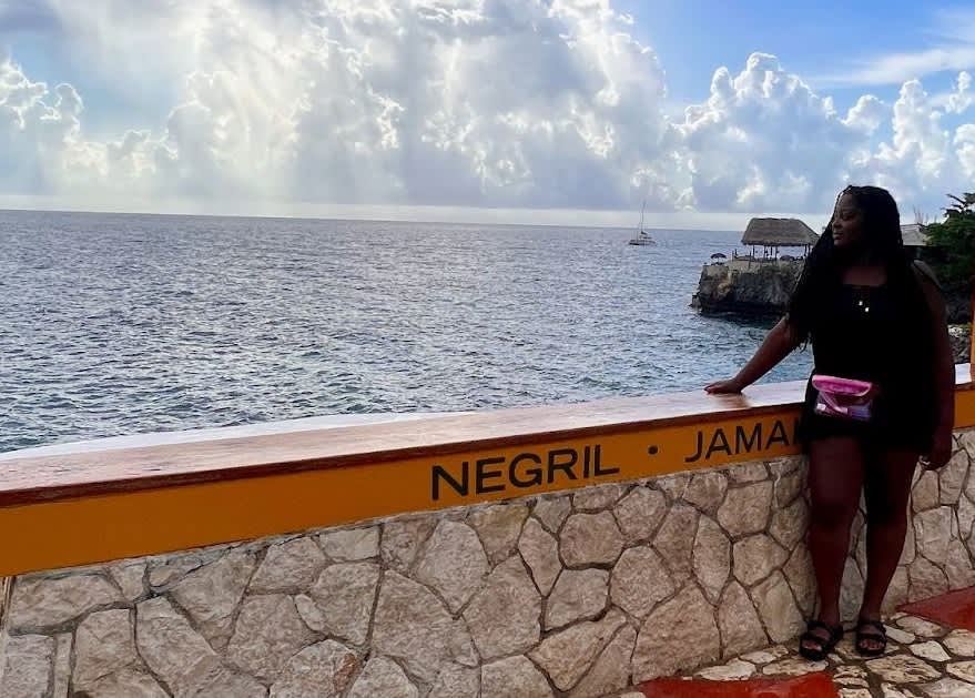 A 33-year-old who relocated from the U.S. to live near the ocean in Jamaica believes that they have a higher chance of living a longer life.