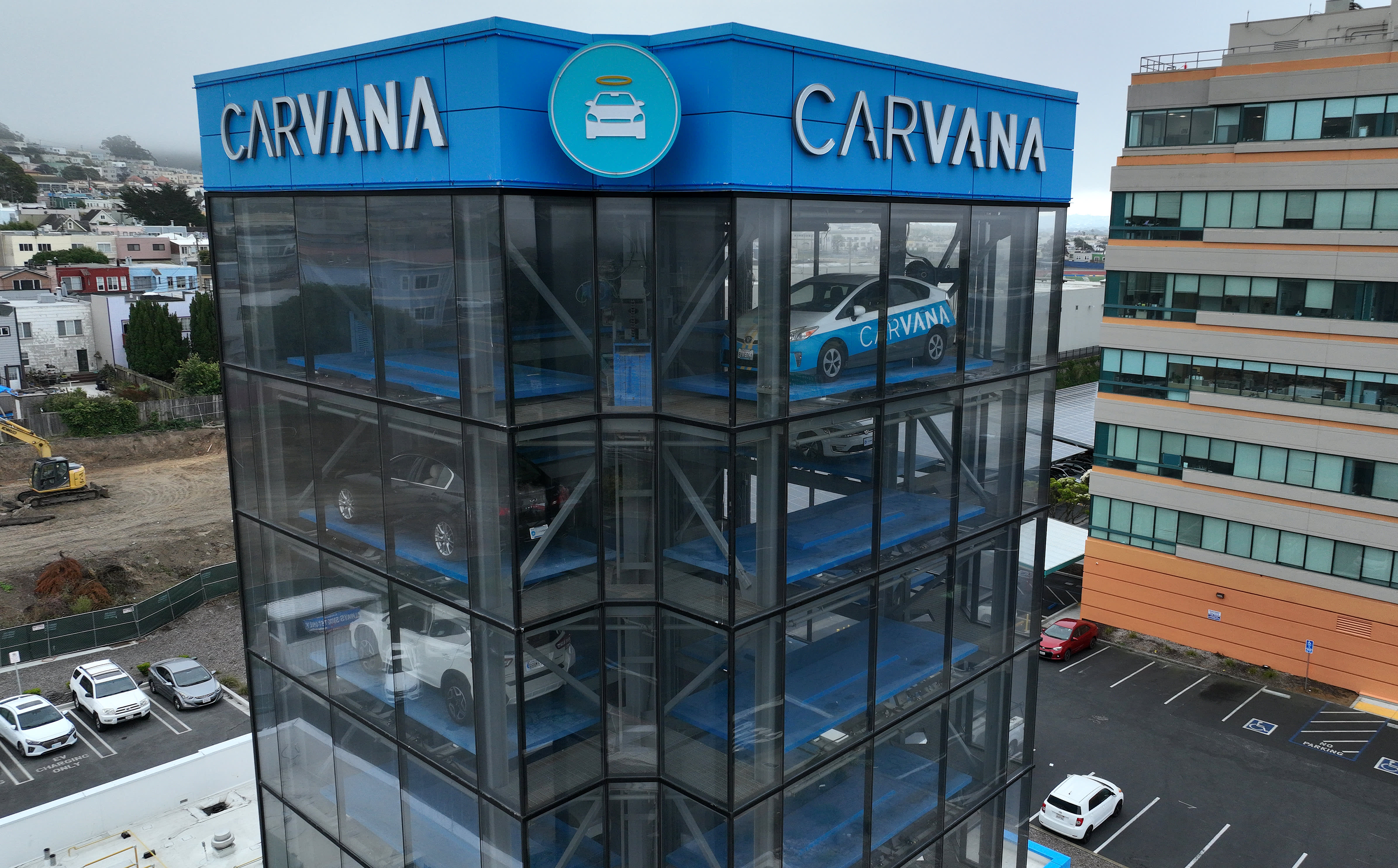 Carvana surpasses Wall Street's second-quarter predictions and forecasts a record year.