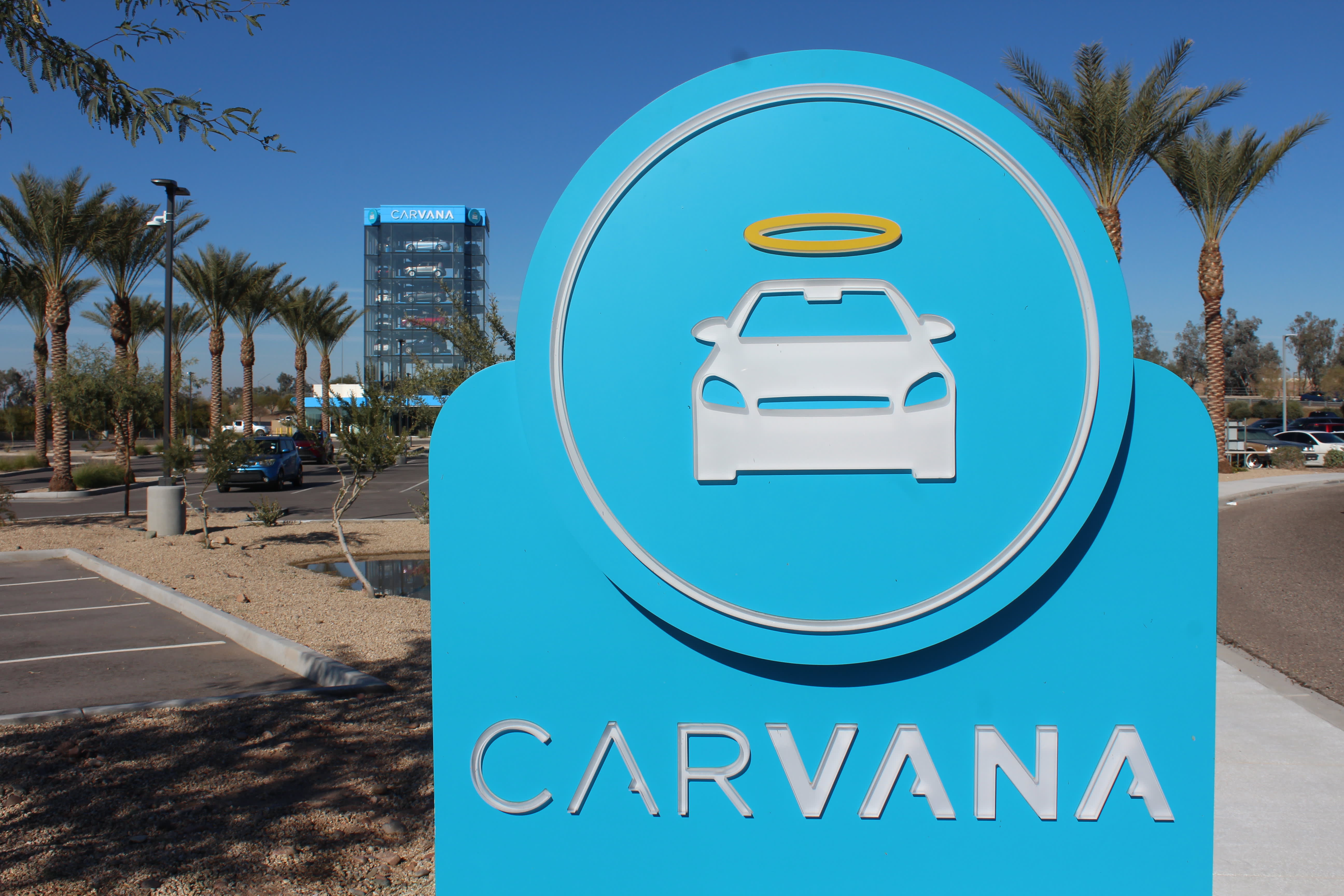 Carvana surpassed Wall Street's Q3 expectations and subsequently raised its 2024 earnings guidance.