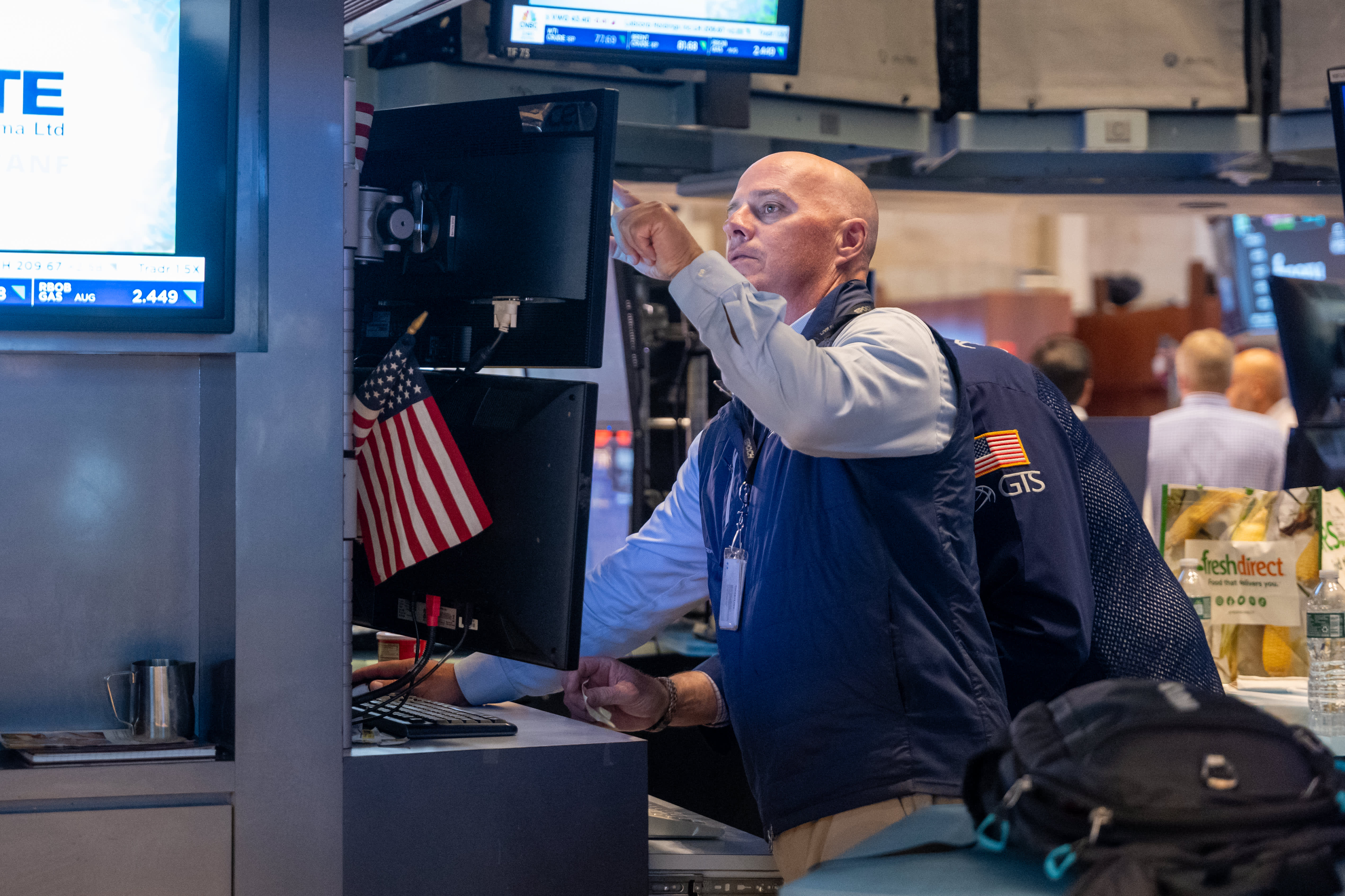 Recession concerns cause treasury yields to plummet.