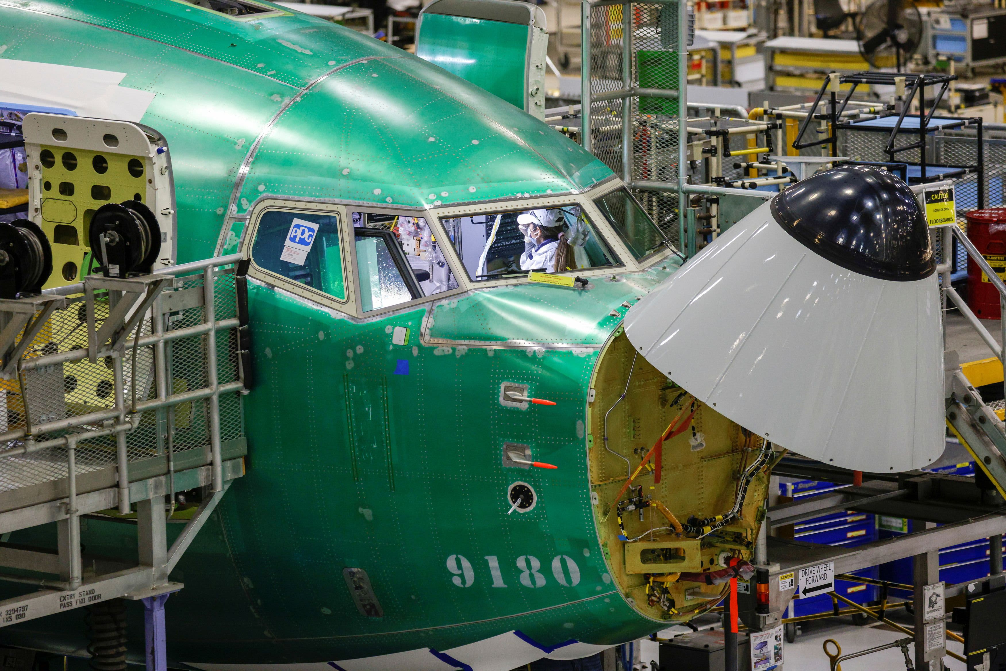 Since 2020, Boeing has delivered the fewest planes in October. The company warns that restarting its factory after a strike will take weeks.