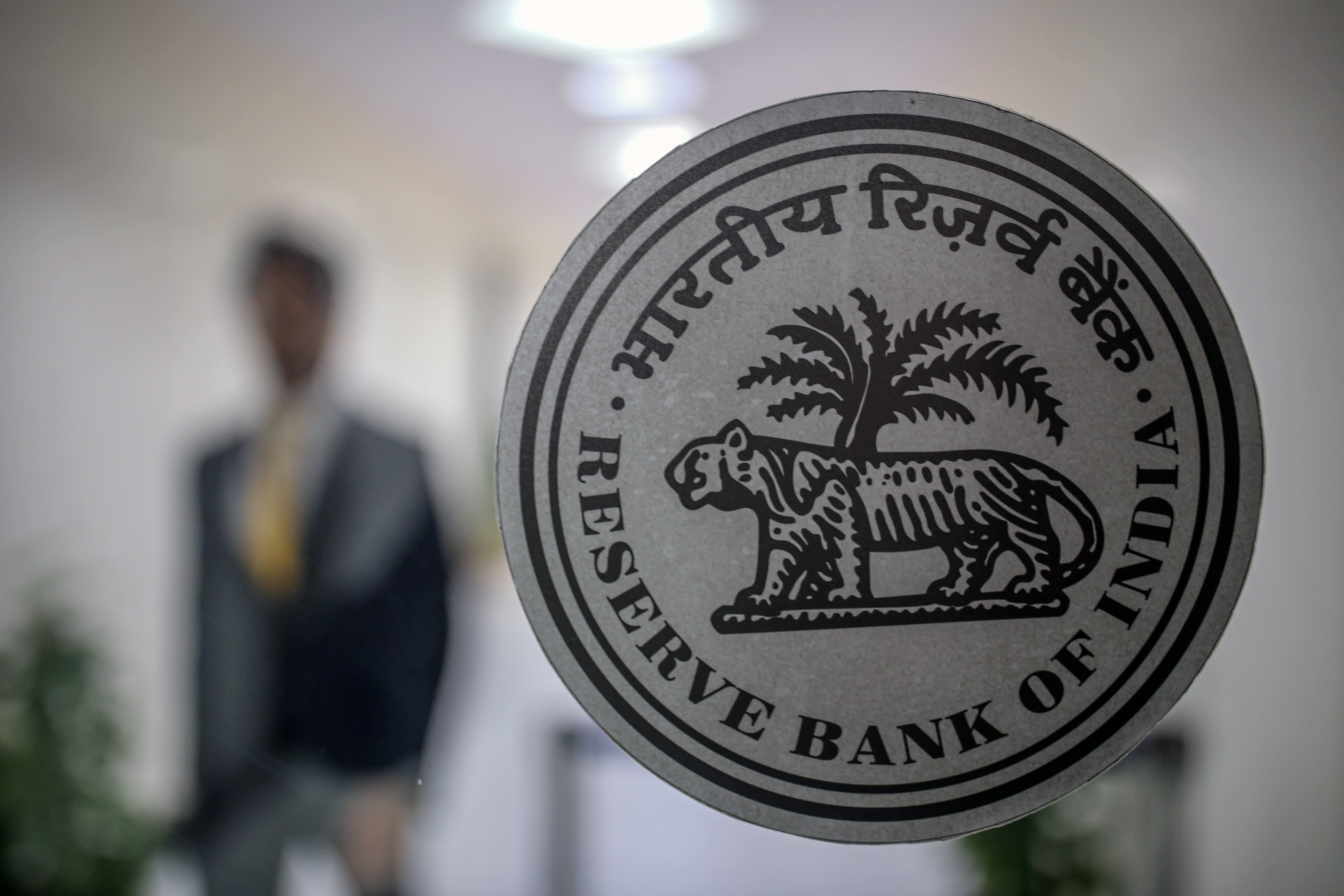 Despite inflation risks and a sluggish economy, India maintains its interest rate.