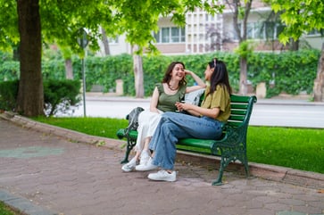 A Harvard-trained researcher has identified three key behaviors that individuals with high emotional intelligence exhibit when engaging in conversations with others.