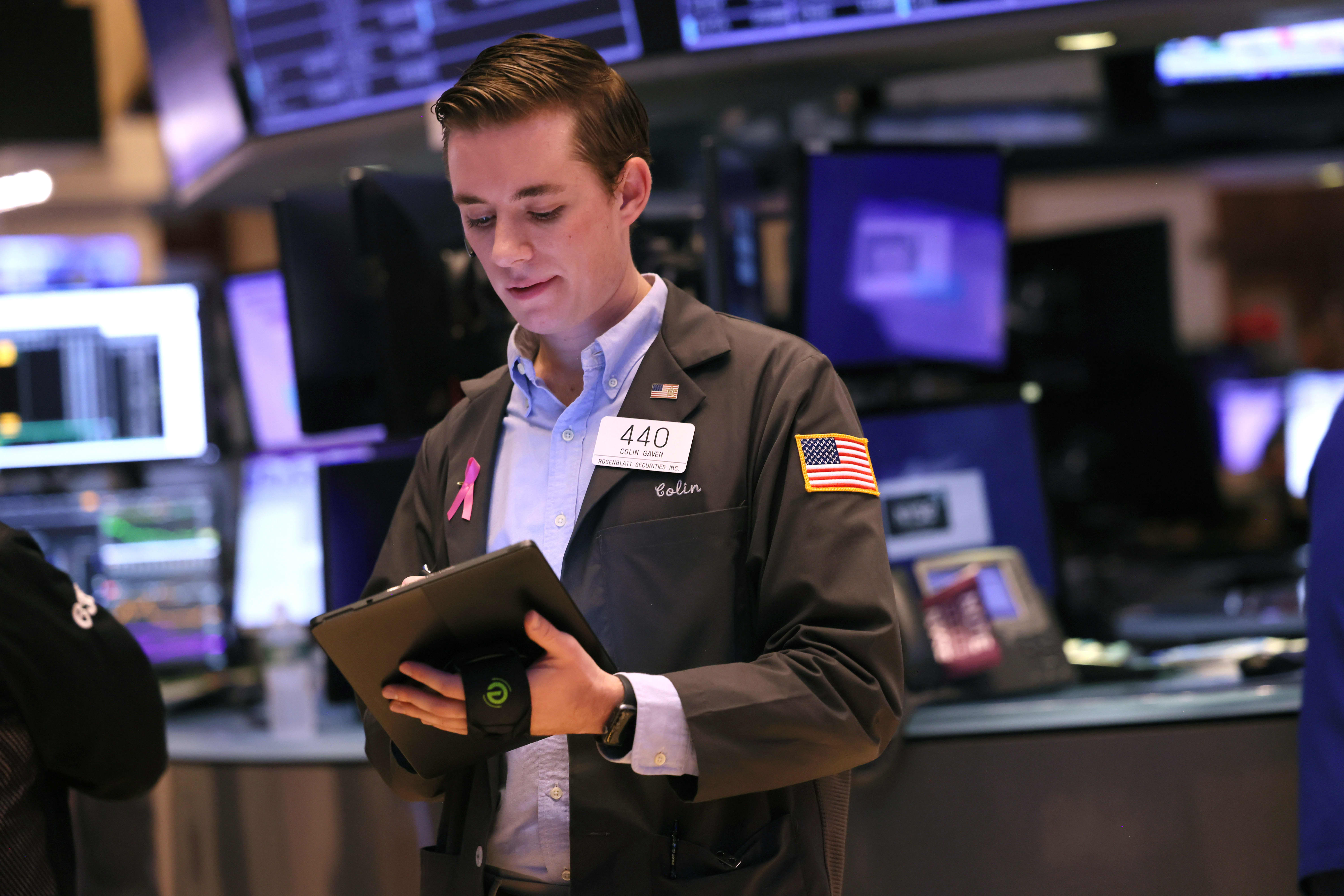The 10-year Treasury yield decreases as investors contemplate if the Fed will continue increasing interest rates.