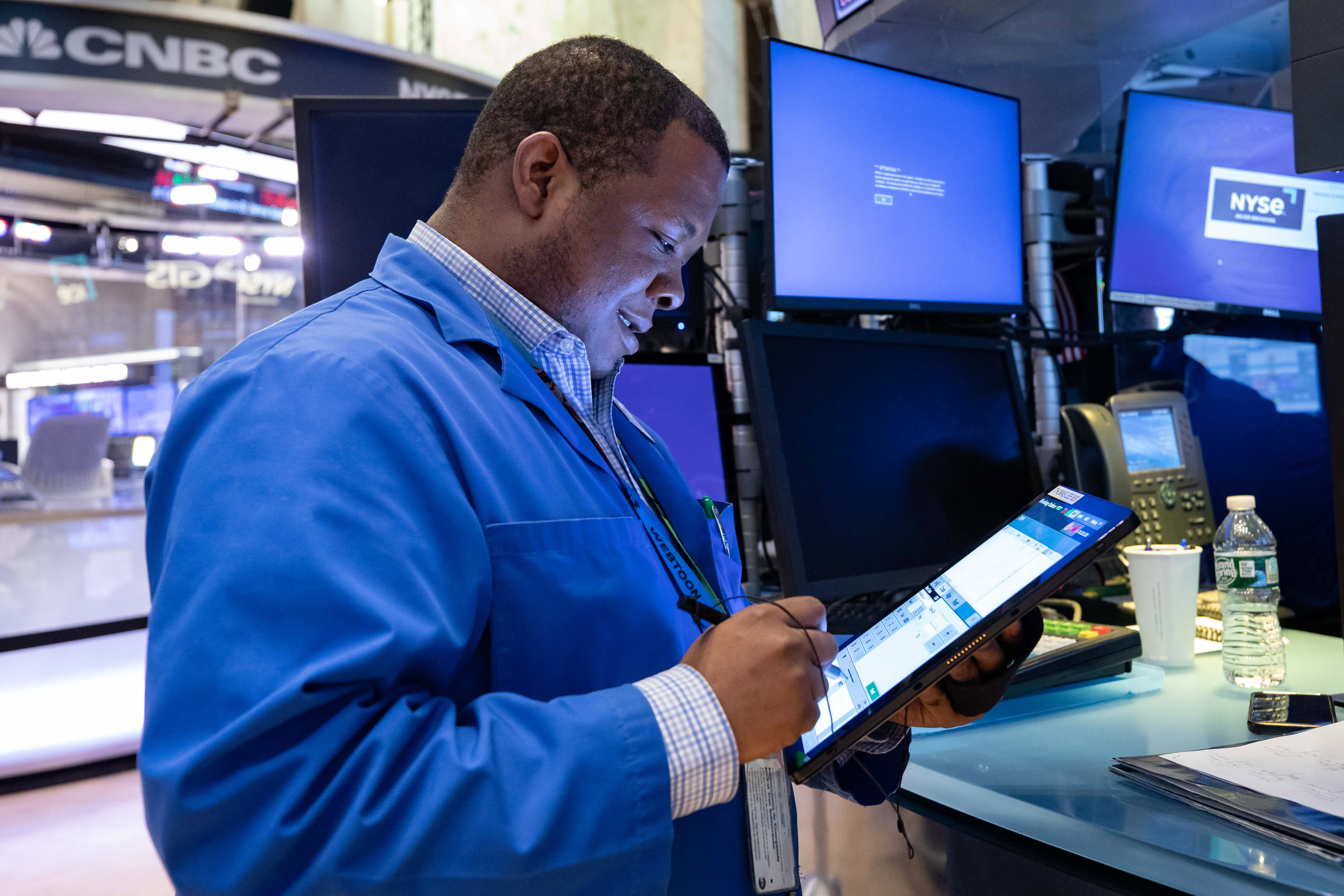 Today's Stock Market Outlook: Continued Growth with Dow and S&P 500 on Winning Streaks