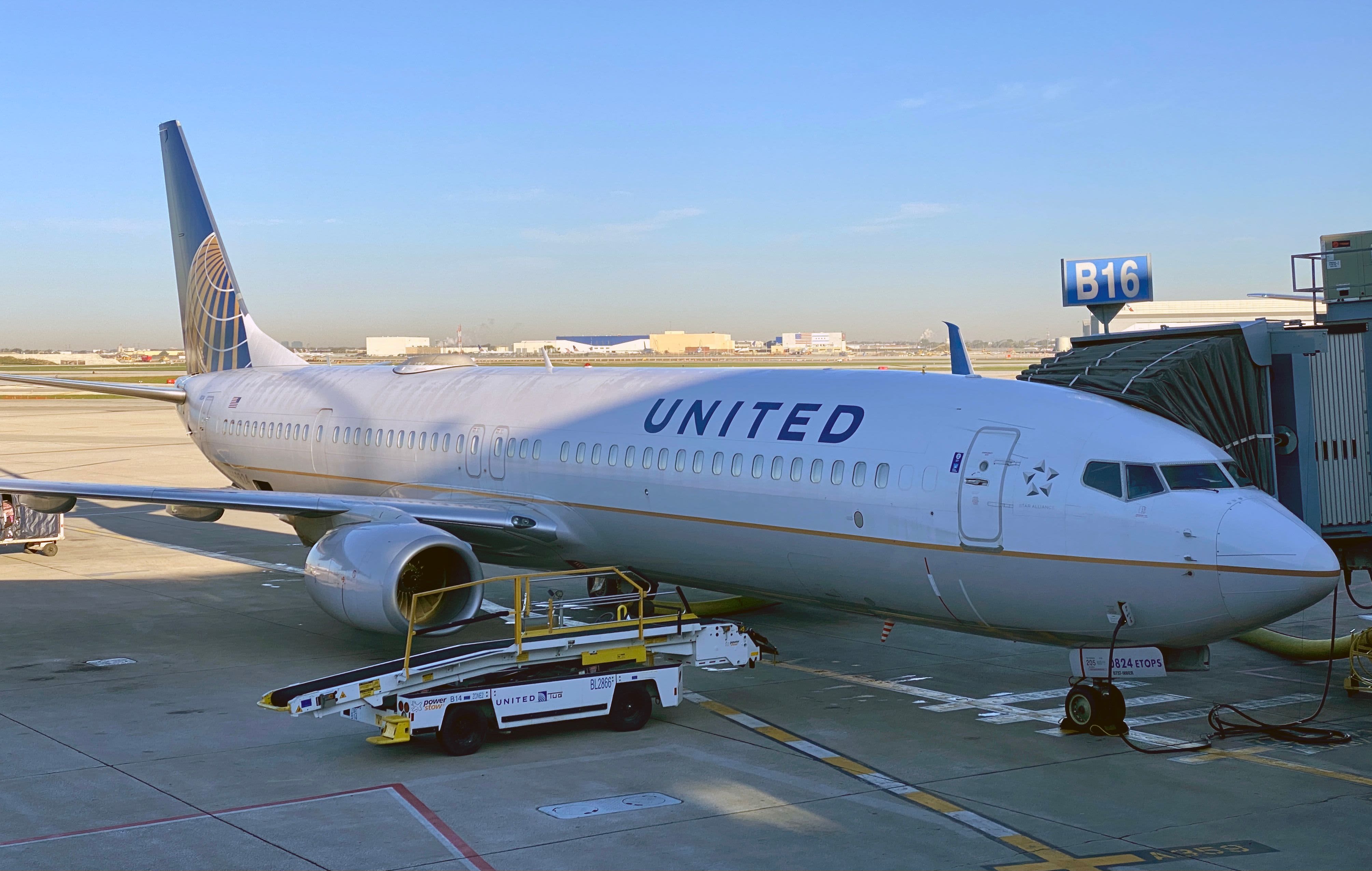 Live weather maps are being texted to travelers by United Airlines to explain flight delays.