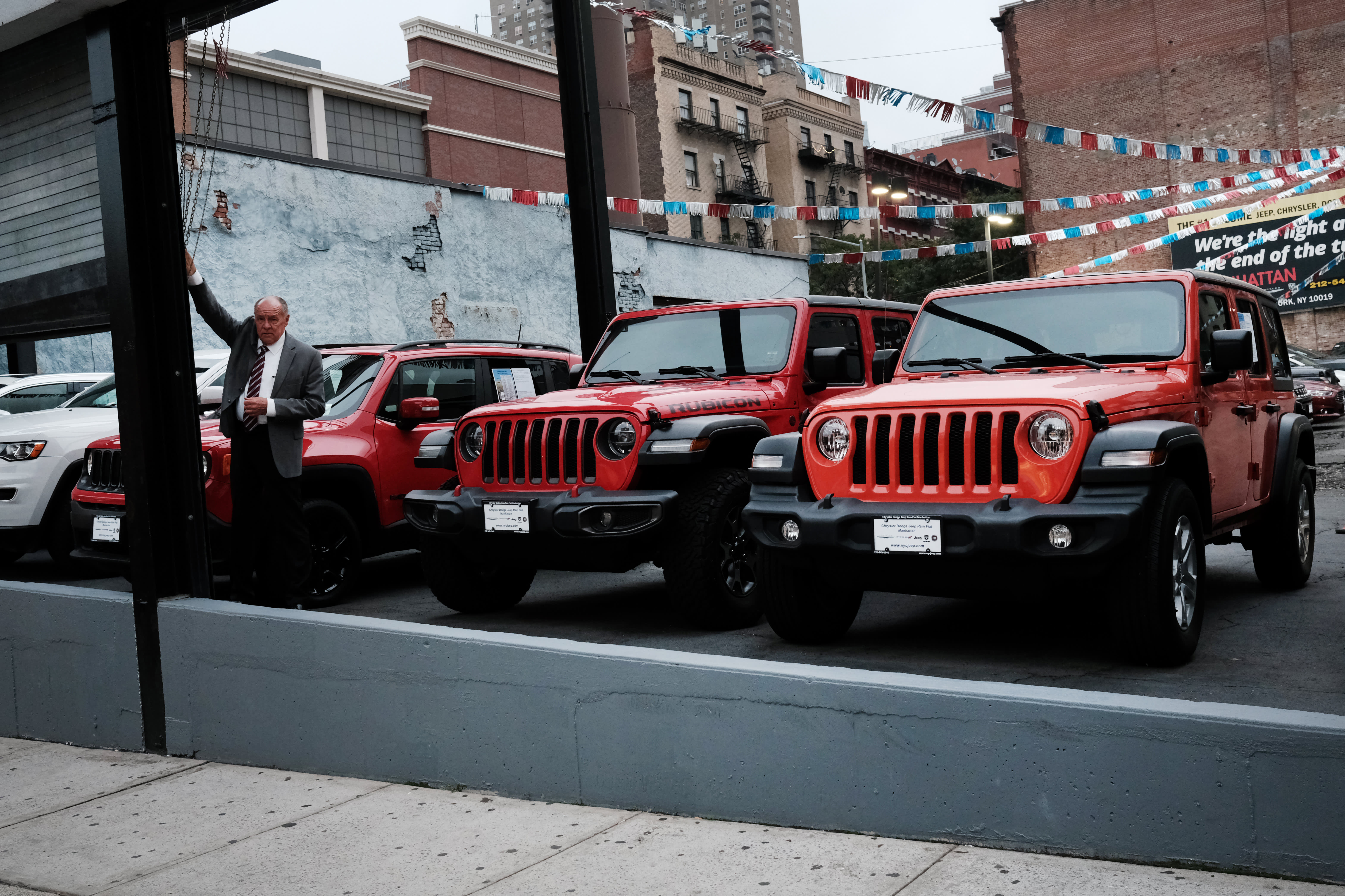 Analysts predict that the sharp decline in U.S. auto sales in the first quarter was due to the low number of new cars on lots.