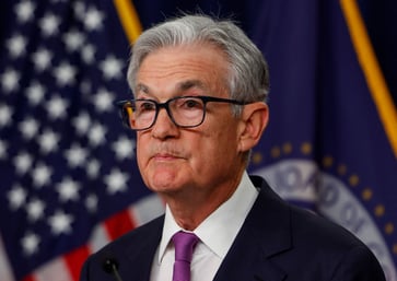 An economist predicts that the Fed will not resort to a jumbo rate cut and will not trigger panic.