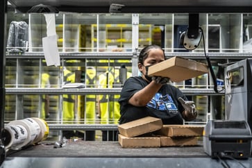 Technical issue disrupts Amazon's checkout process during Labor Day sale.