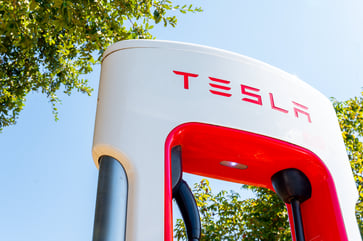 Autopilot safety misrepresentation lawsuit filed against Tesla by deceased driver's family.