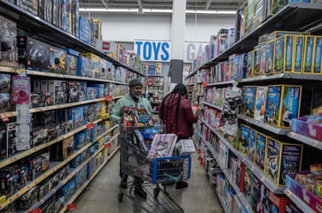 Hasbro and Mattel adjust their forecasts before the holiday season.